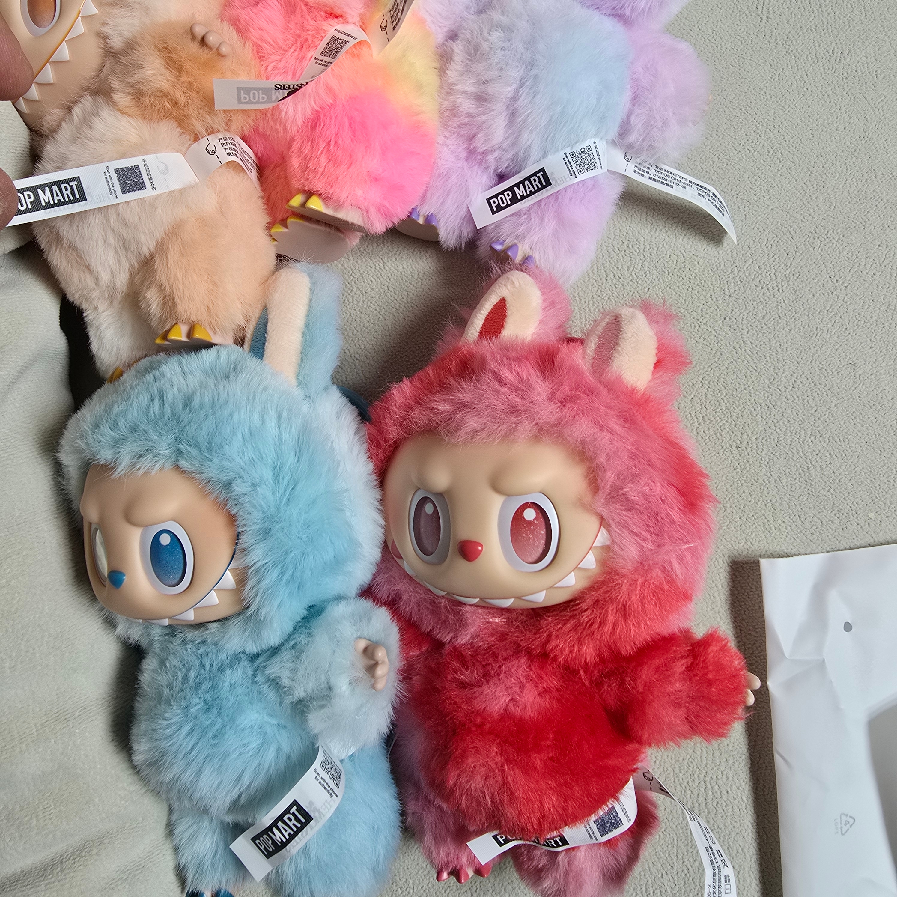 Pop Mart Labubu The Monsters Highlight Series Sealed Case (6 Blind Boxes) 착용 스타일