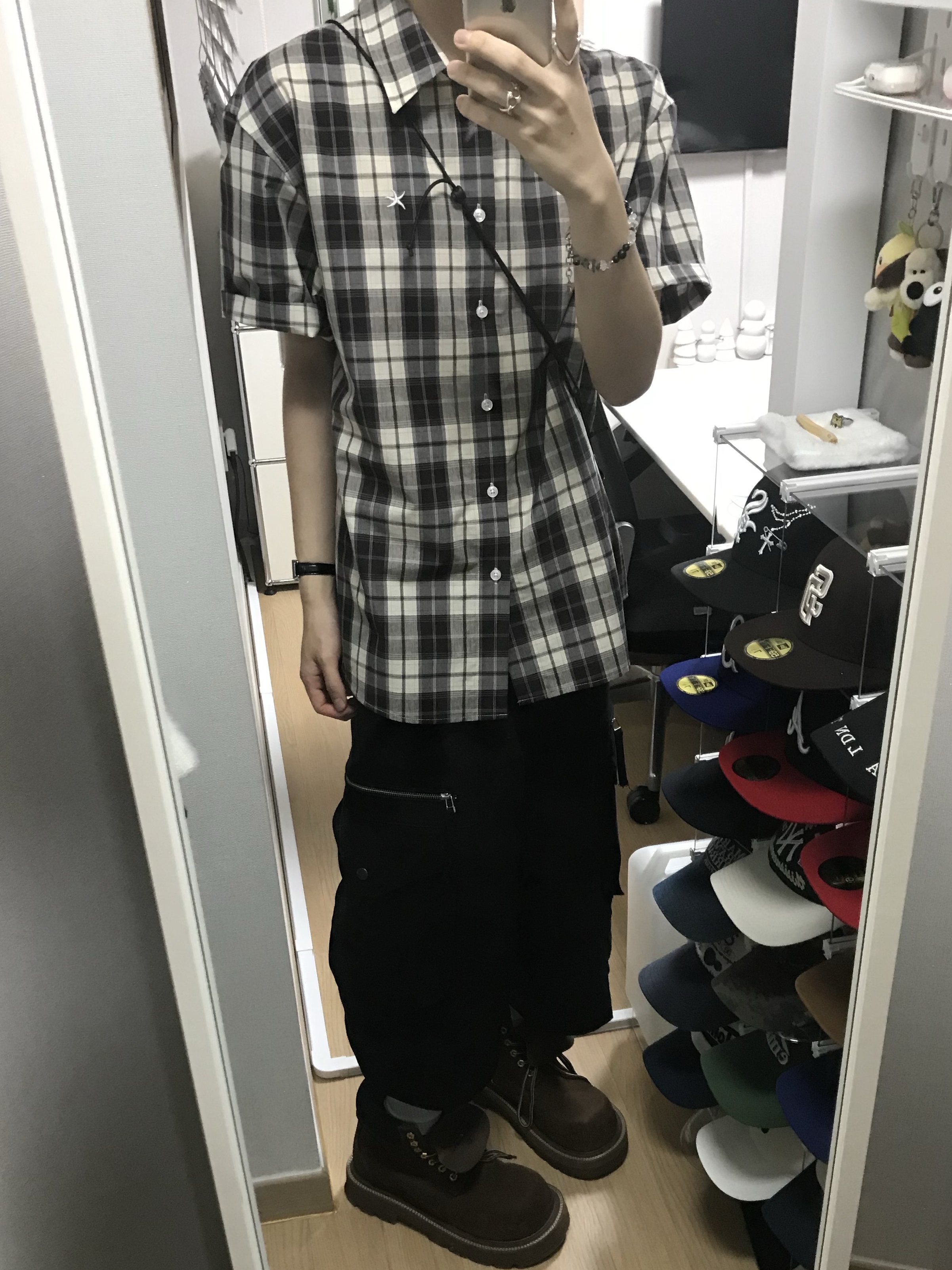 Dr. Martens 1461 Smooth Black, Xlim Ep.7 Synopsis 02 Bag Red 착용 스타일 - 3