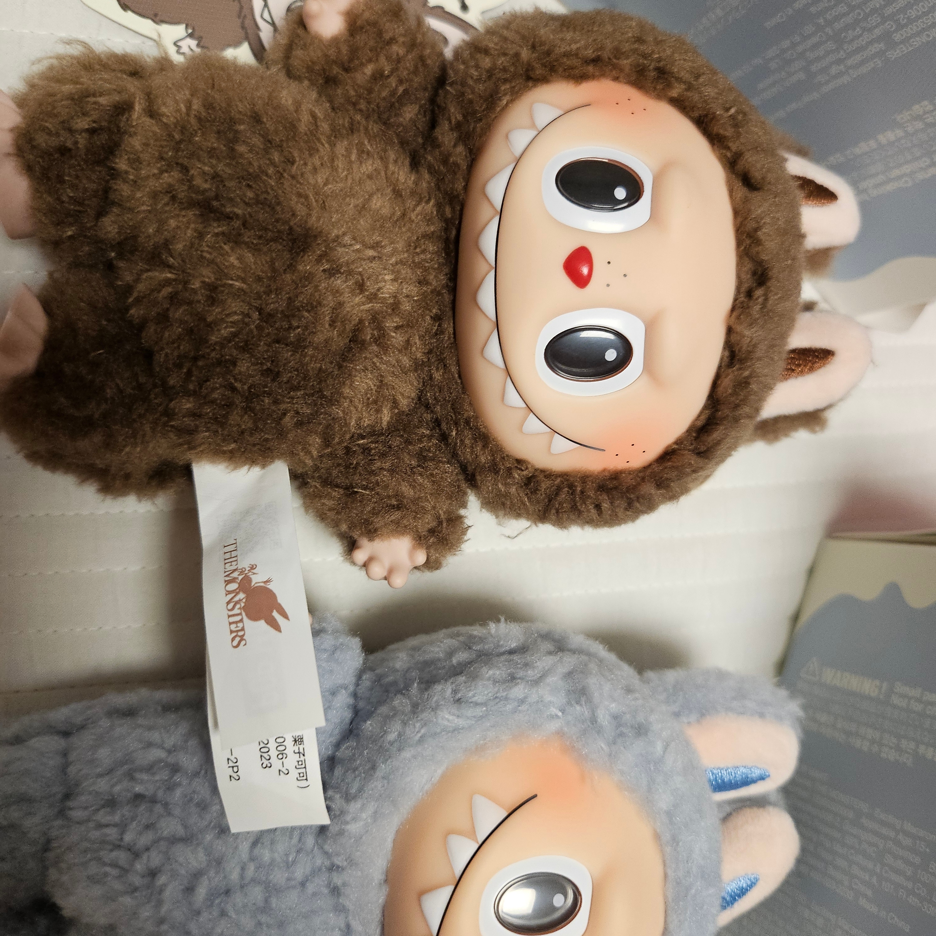 Pop Mart Labubu The Monsters Labubu Tasty Macarons Series Chestnut Cocoa Keyring (Opened Case), Pop Mart Labubu The Monsters Labubu Tasty Macarons Series Sea Salt Coconut Keyring (Opened Case) 착용 스타일