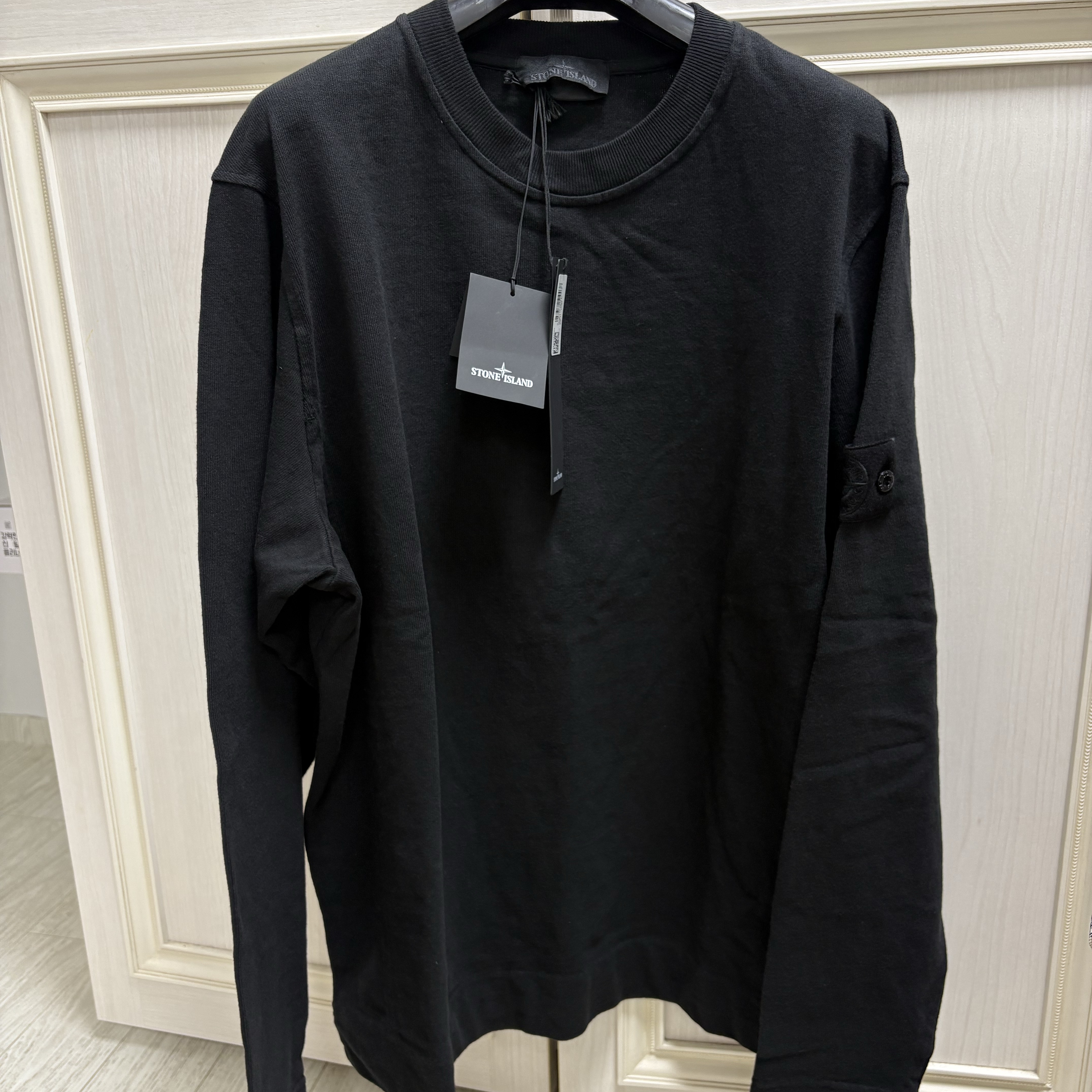 Stone Island 611F3 Ghost Piece Organic Cotton Crewneck Sweatshirt Black - 23SS 착용 스타일