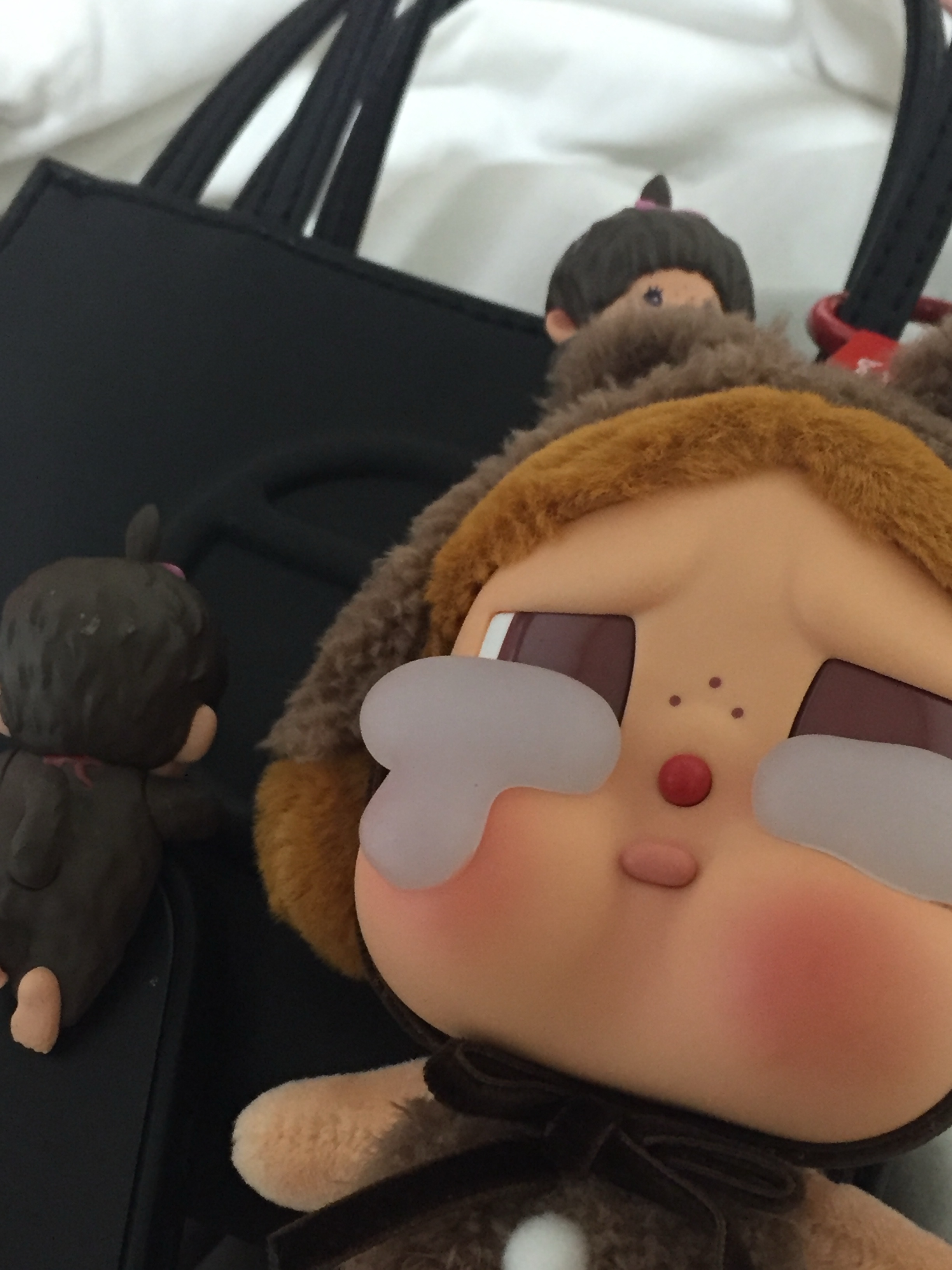 Telfar Small Shopping Bag Black, Pop Mart Crybaby Crying Again Series Plush Keyring Love Makes Us Cry (Opened Case) 착용 스타일 - 2