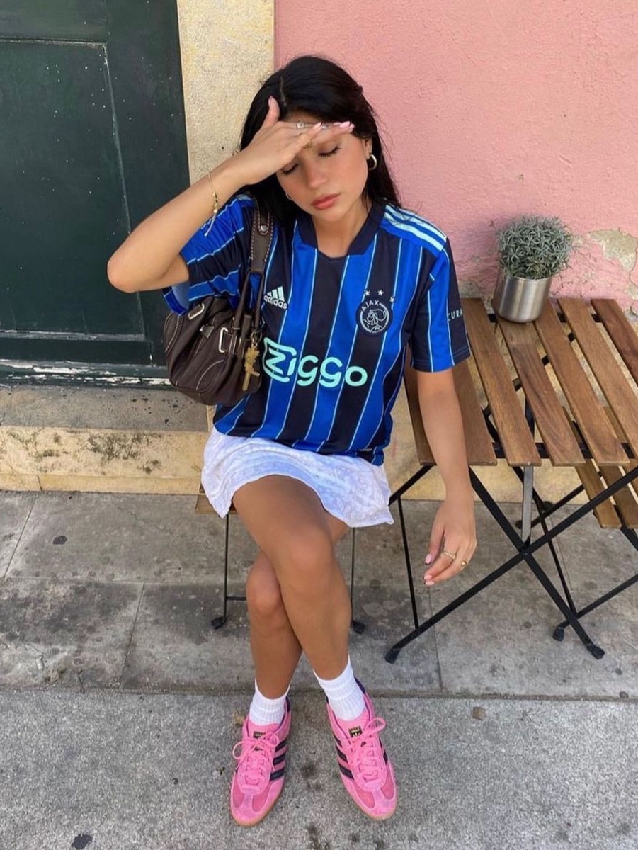 Nike Inter Milan 2025/26 Match Home Dri-FIT Replica Jersey Lyon Blue Black Chlorine Blue (Non Marking Ver.), Adidas Gazelle 85 Bliss Pink Dark Blue 착용 스타일
