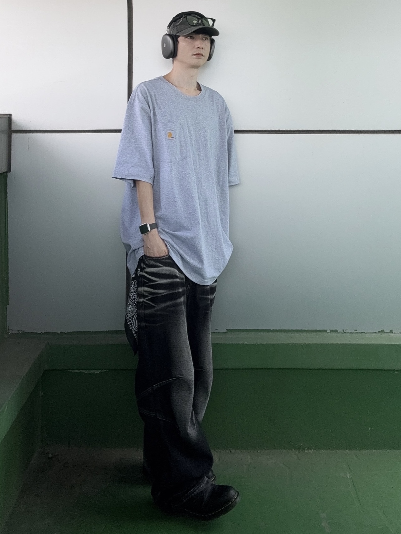 Dr. Martens 1461 Ambassador Black, BLR Embossed Wave Washing Wide Denim Pants Black 착용 스타일 - 8
