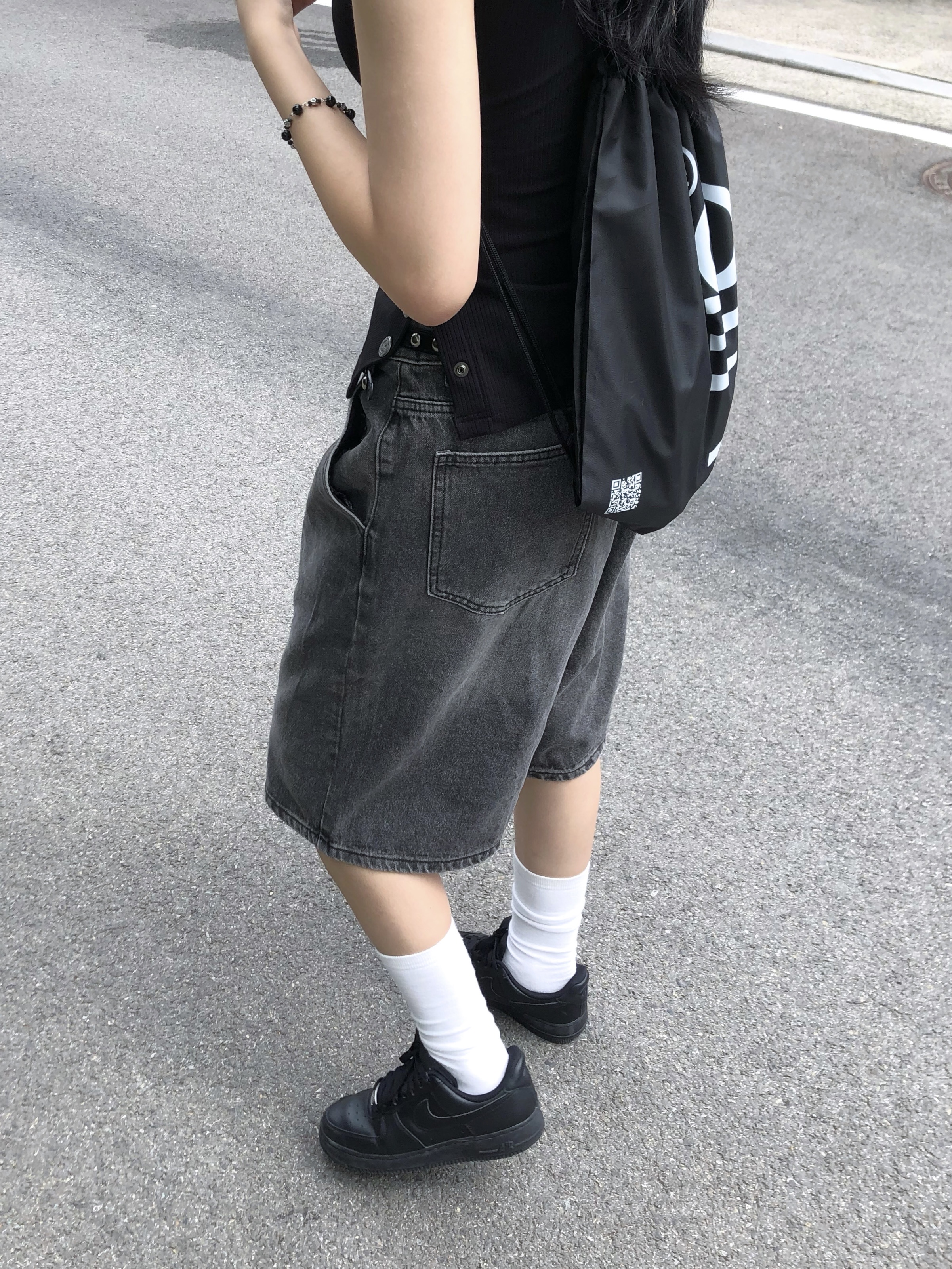 Nike Air Force 1 '07 Low Triple Black, Punch Drunk Parties Mother's Worry Tank Top Black 착용 스타일 - 2