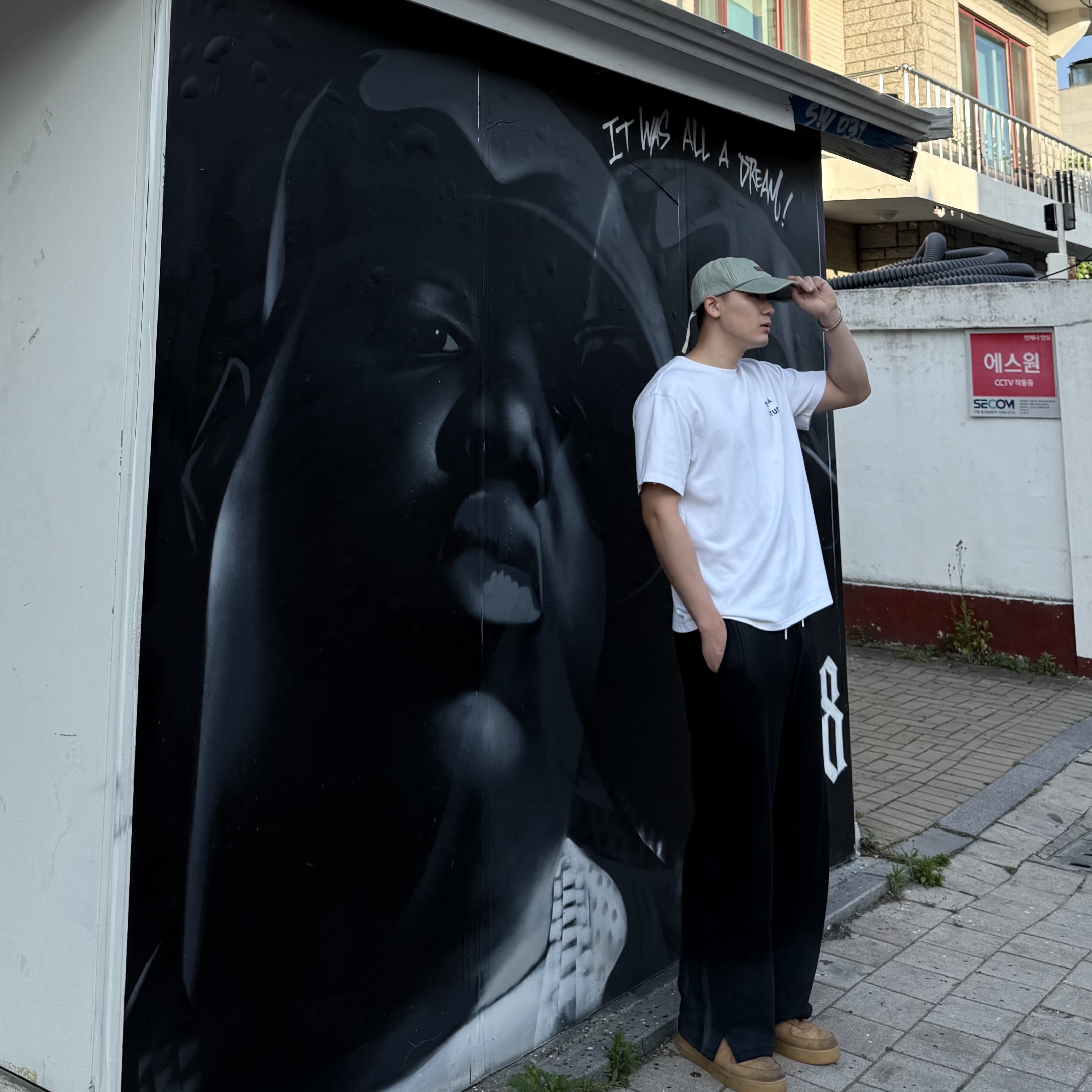 IAB Studio T-Shirt White, Nike Air Force 1 '07 WB Flax 착용 스타일 - 1