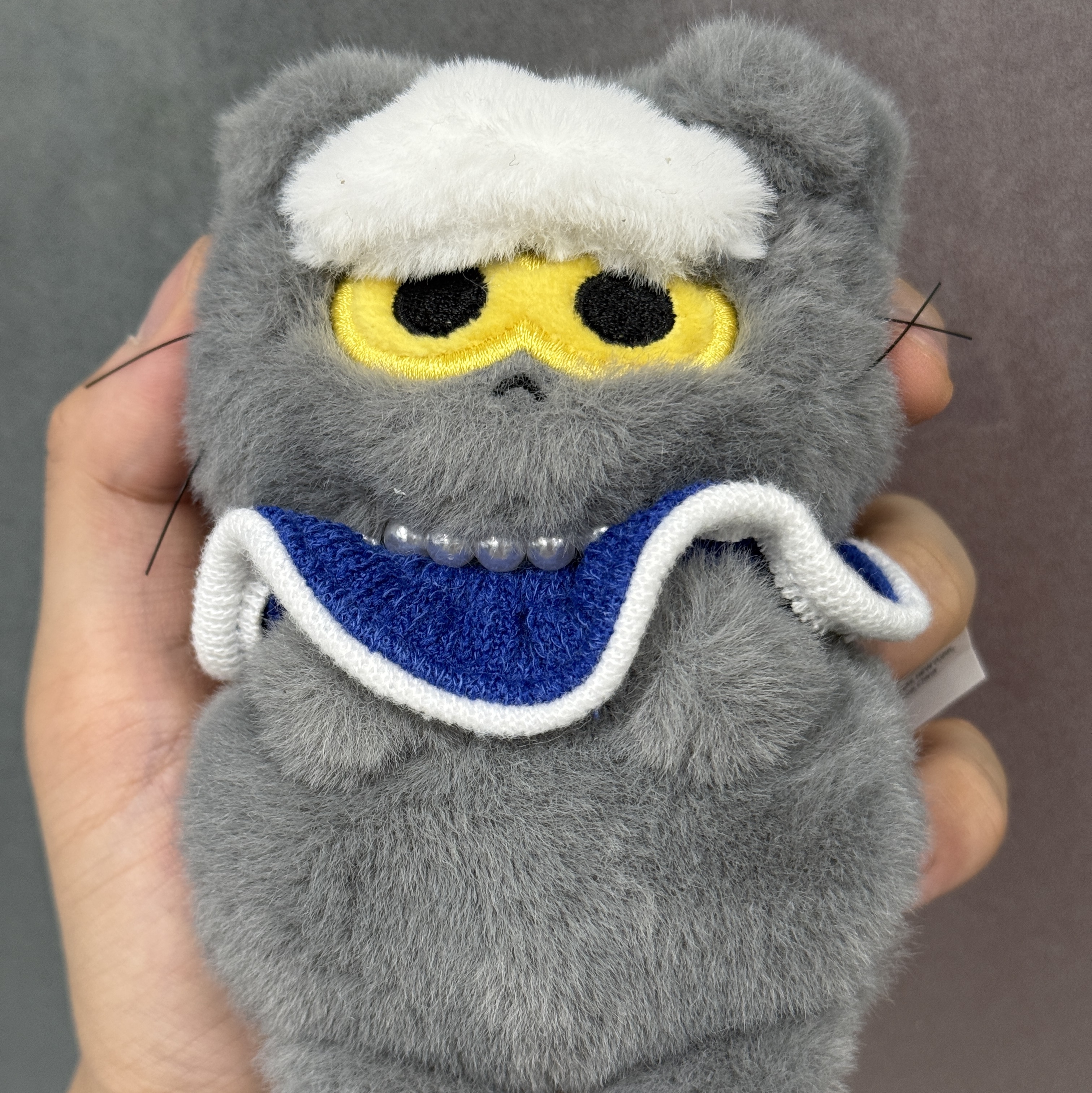 Zo&Friends Zoa Plush Keyring Grey 착용 스타일