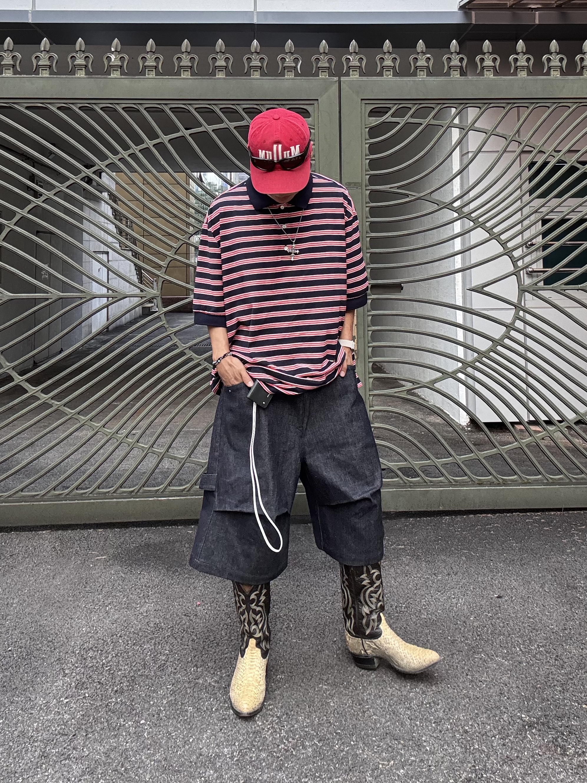 MJD Oversized Stripe Polo, Nonnod Alpine Carpenter Raw Selvedge Denim Shorts Indigo 착용 스타일 - 5