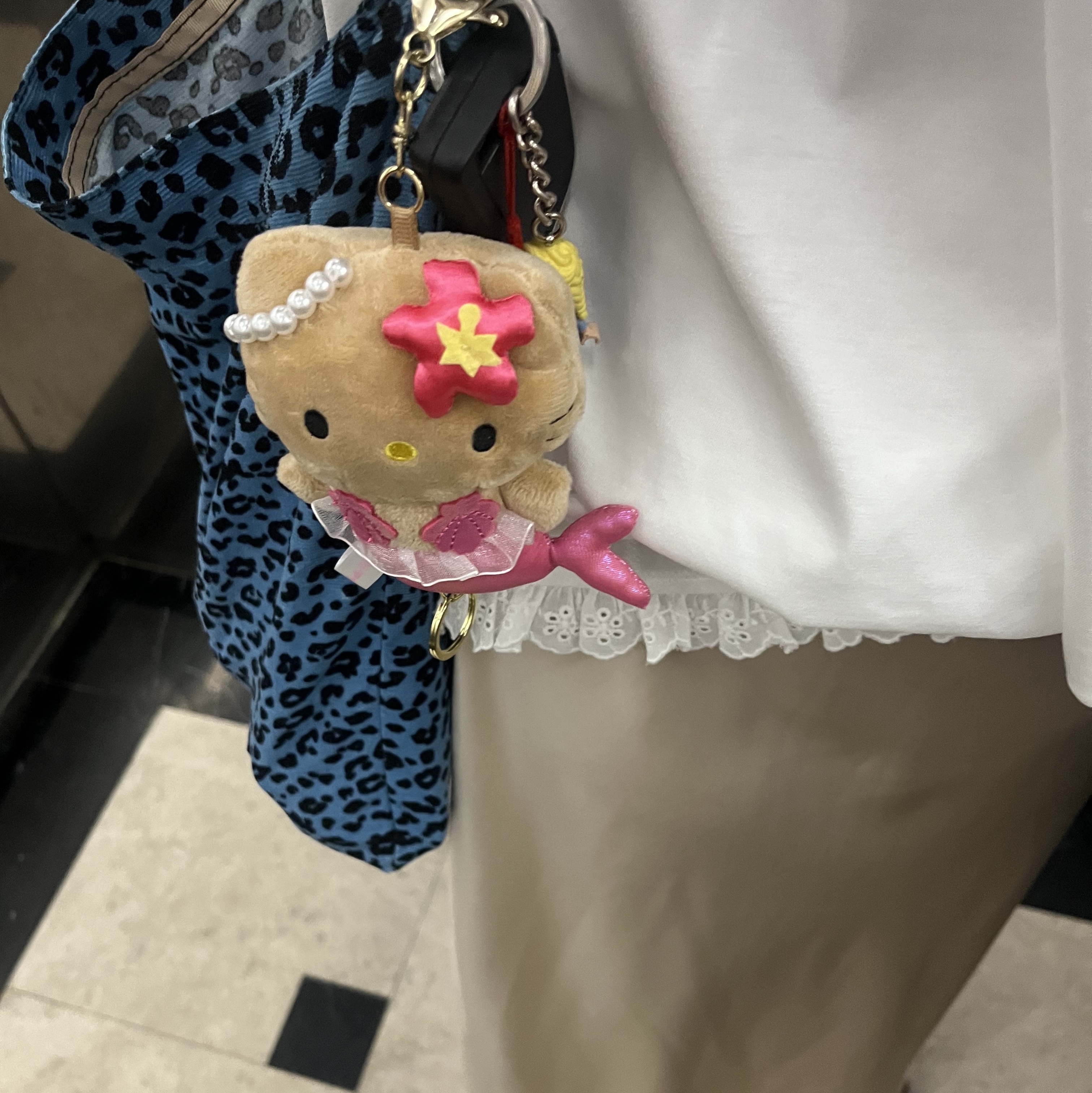 Sanrio Hello Kitty Reel Mascot Holder Mermaid Pink 착용 스타일 - 2