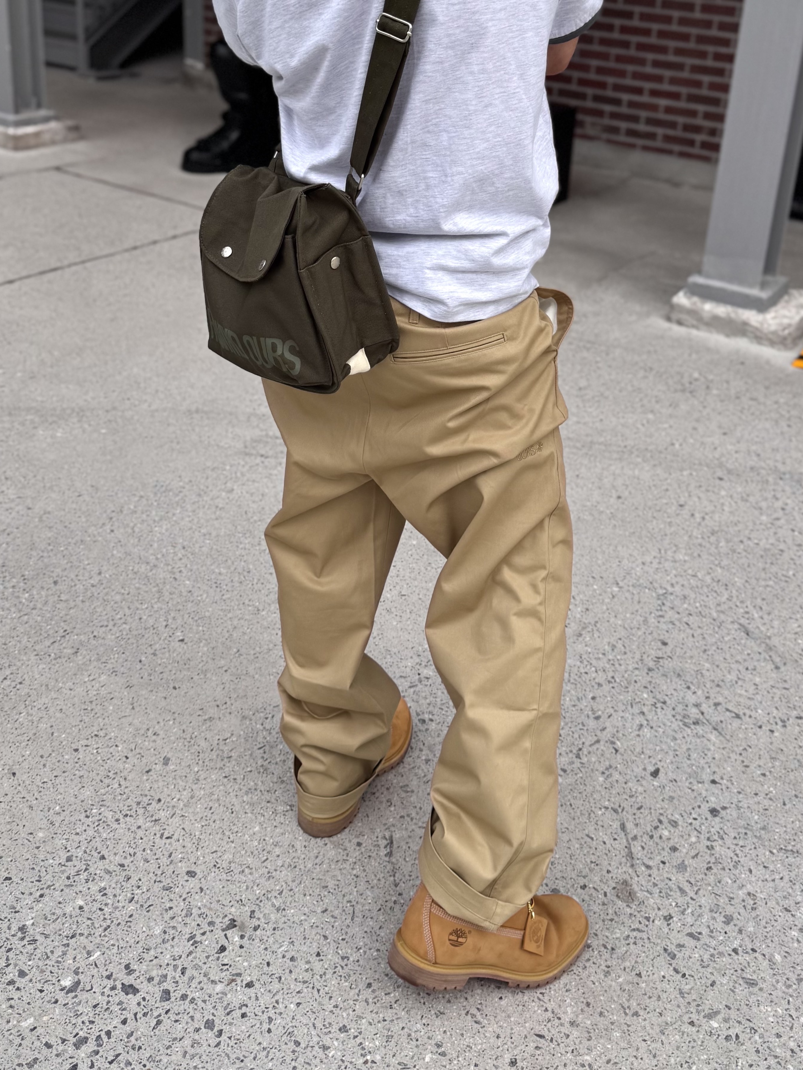 Timberland Premium 6 inch Waterproof Boot Wheat Nubuck - Wide, Gentle Monster x Maison Margiela MM007 Black Black 착용 스타일 - 3