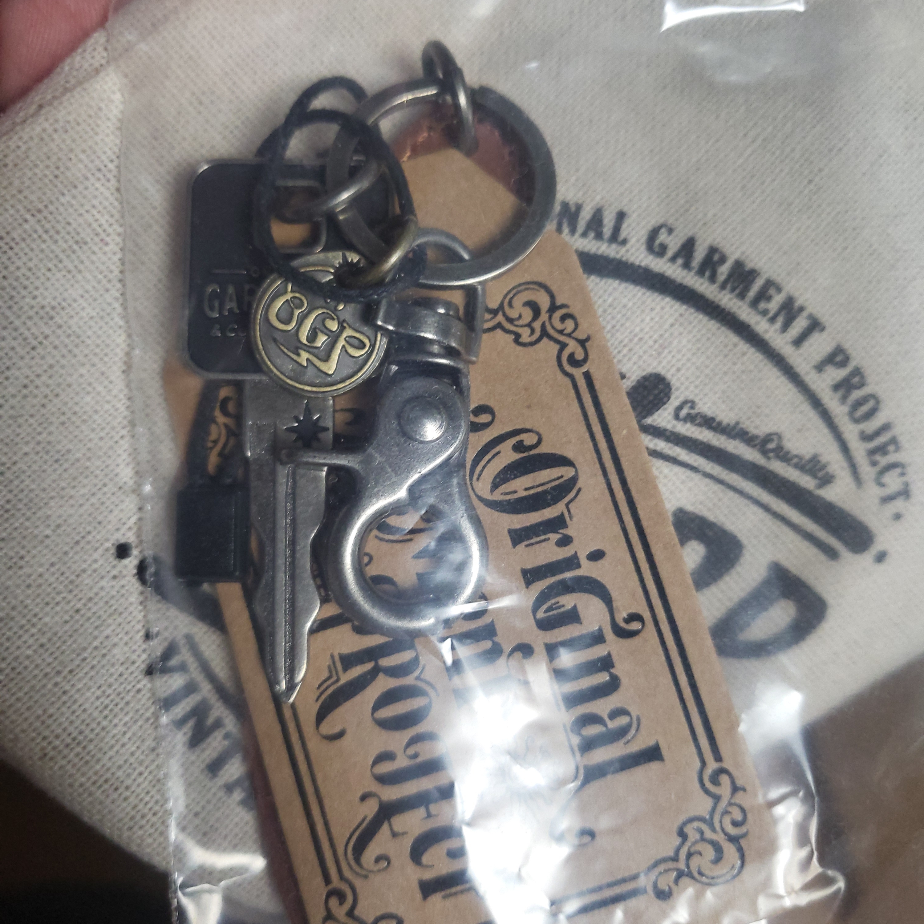 Ogarp Metal Keyring Silver 착용 스타일