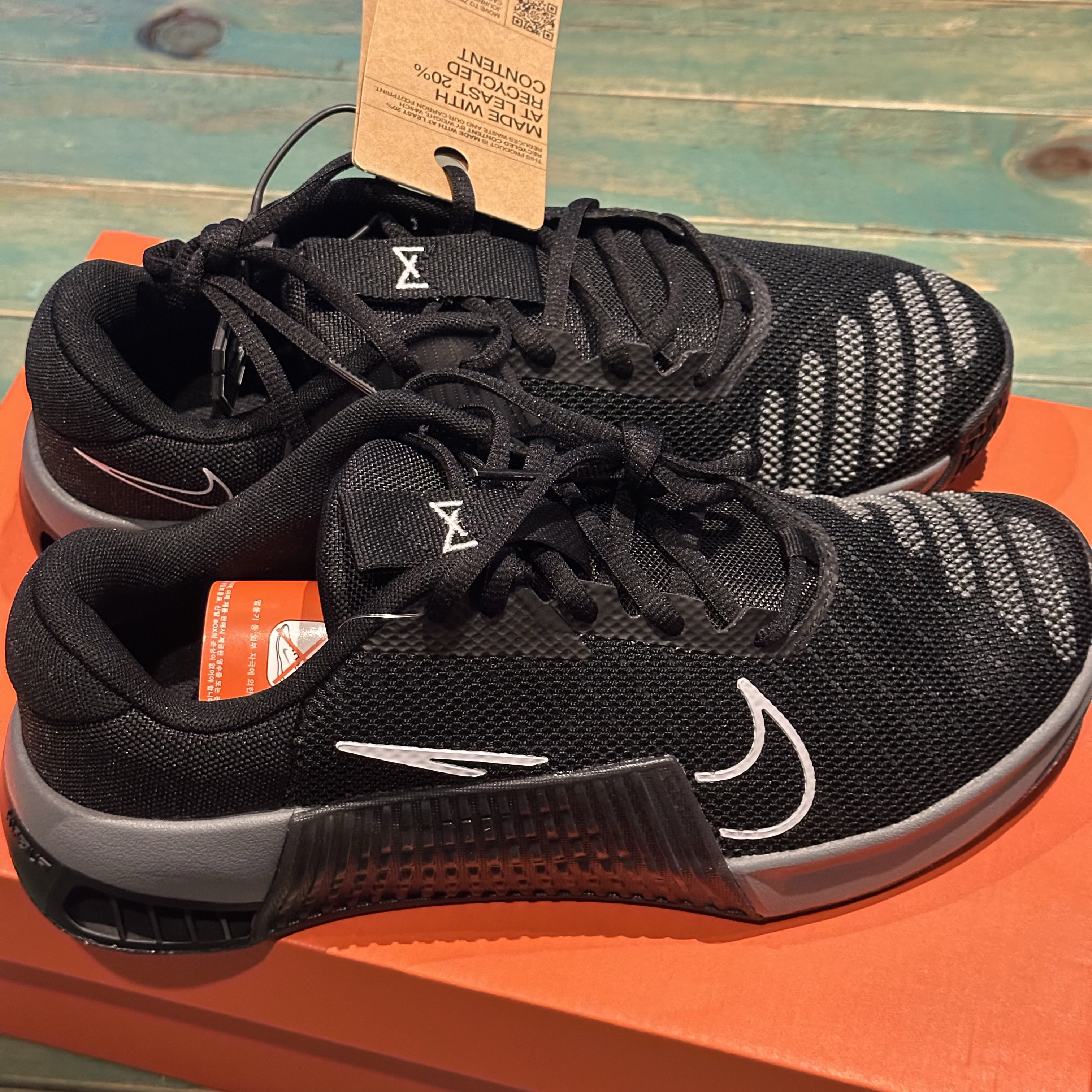 Nike Metcon 9 Black Smoke Grey 착용 스타일 - 2