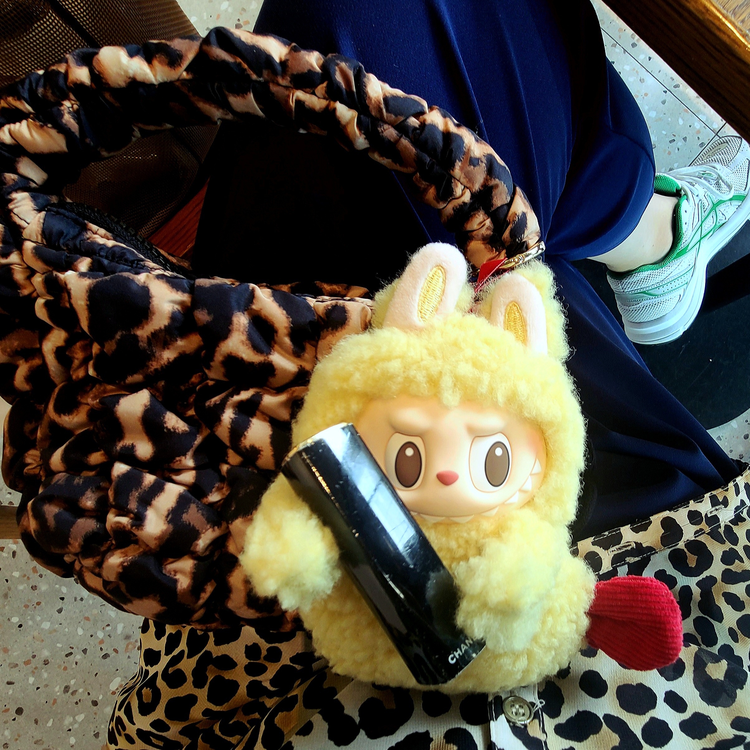 COS Quilted Micro Bag Leopard, Asics Jog 100 S White Green - 2E Wide 착용 스타일 - 1