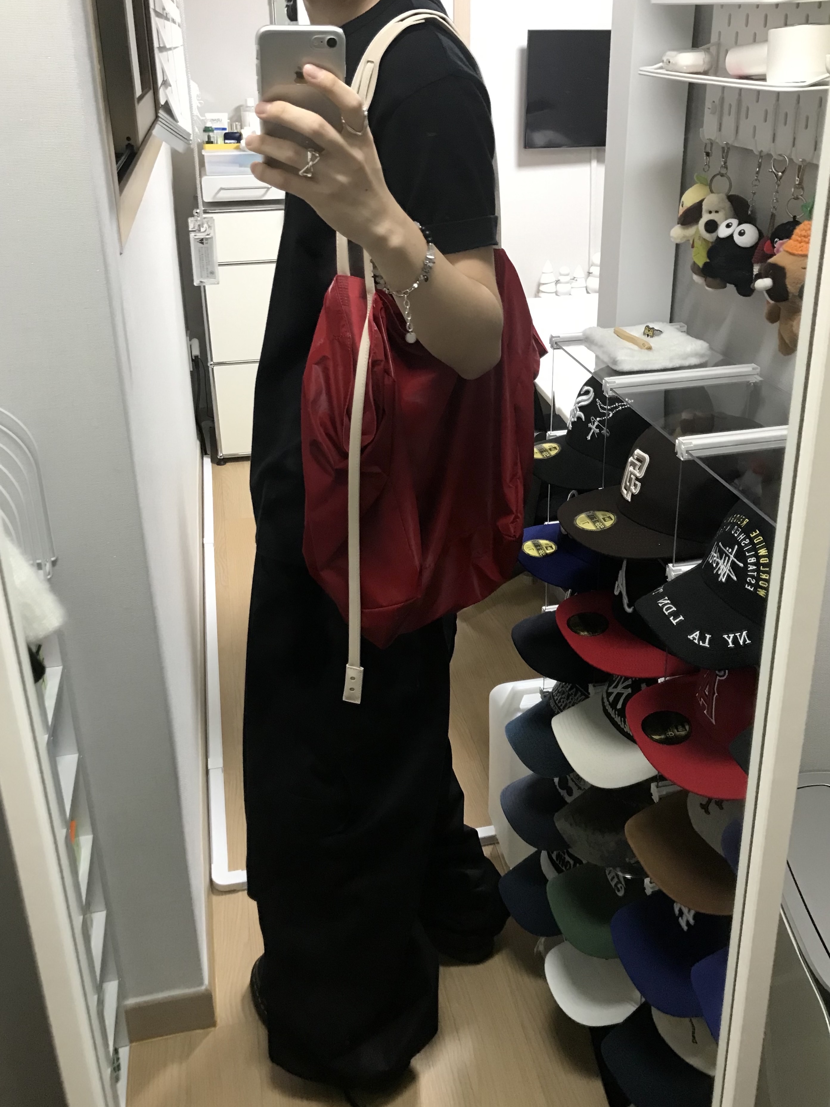Dr. Martens 1461 Smooth Black, Xlim Ep.7 Synopsis 02 Bag Red 착용 스타일 - 2