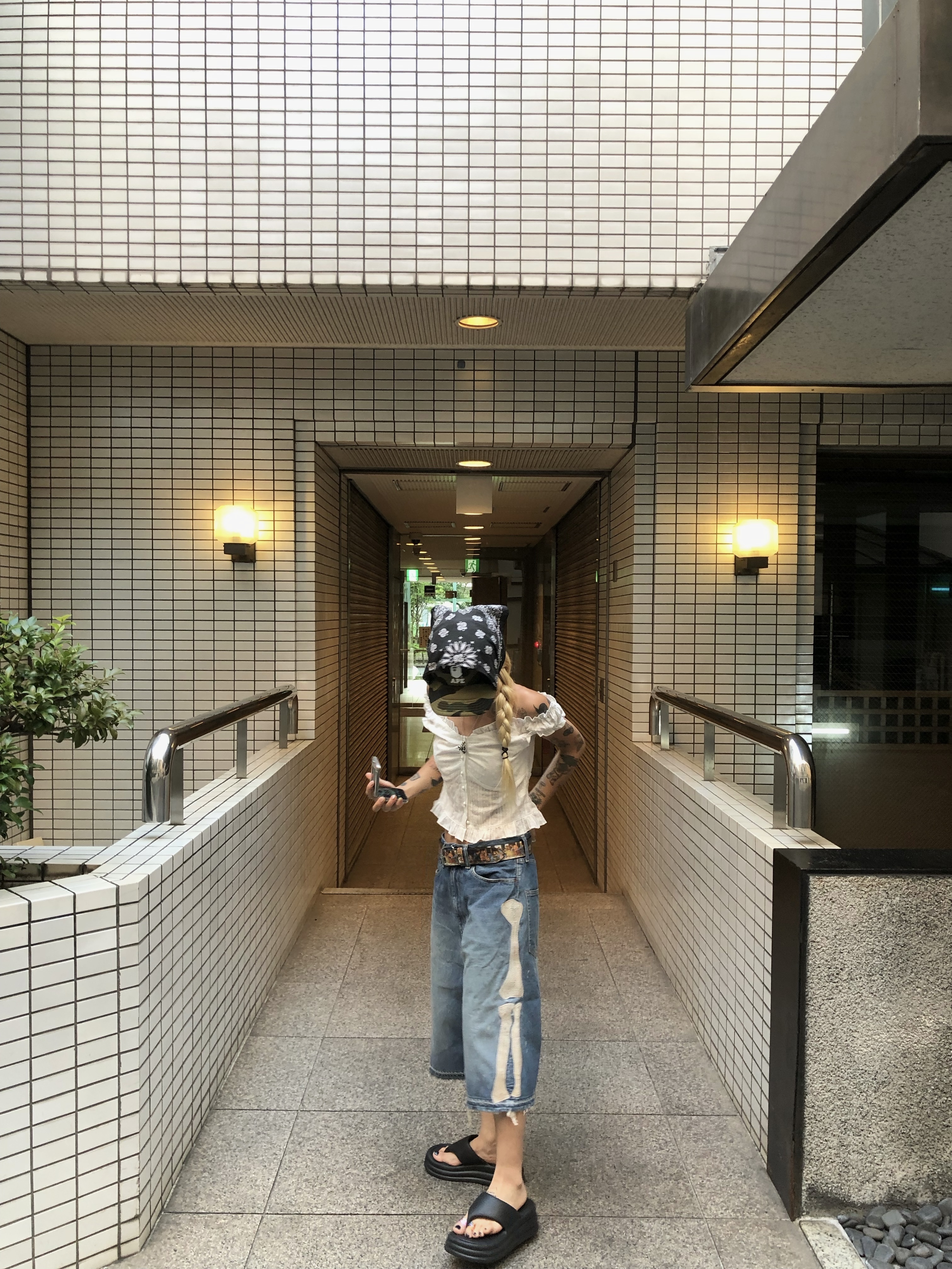 Kapital 14 oz. Denim 5P Bone Embroidery Short Pants Indigo (Processing) 착용 스타일 - 1