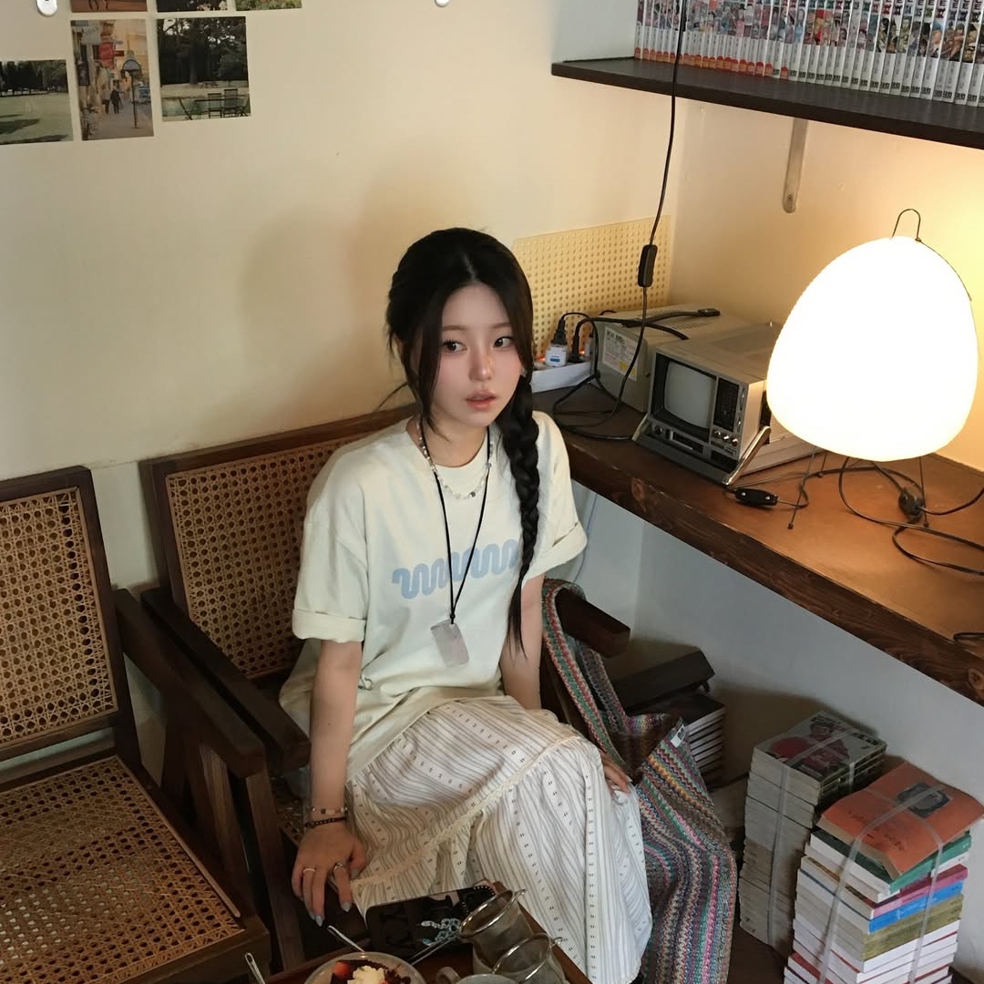 Not New Wave Logo T-Shirt Pistachio, Not New Pattern Tote Bag Rainbow 착용 스타일 - 1