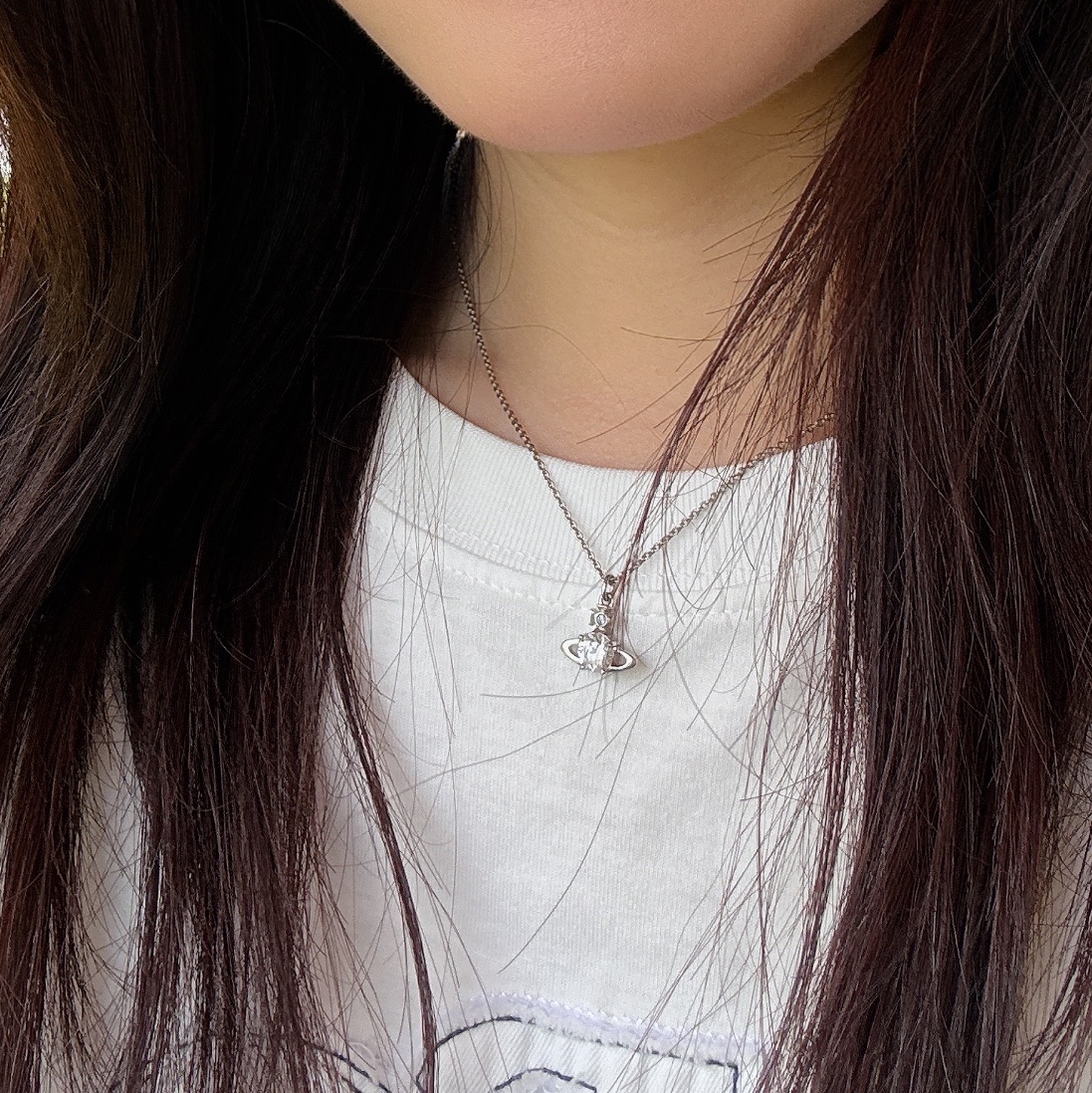 Vivienne Westwood Reina Pendant Silver 착용 스타일