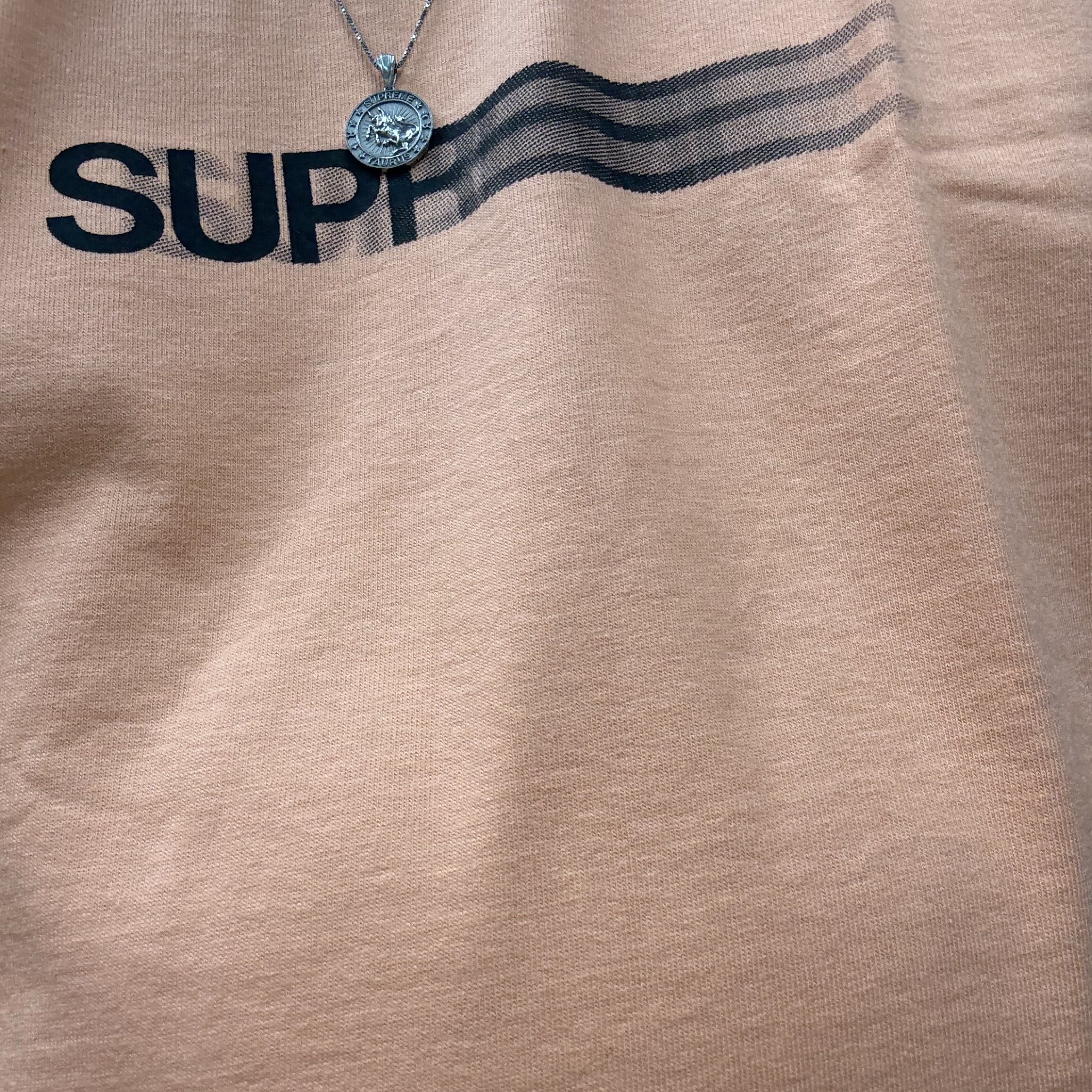 Supreme Motion Logo T-Shirt Peach - 23SS 착용 스타일