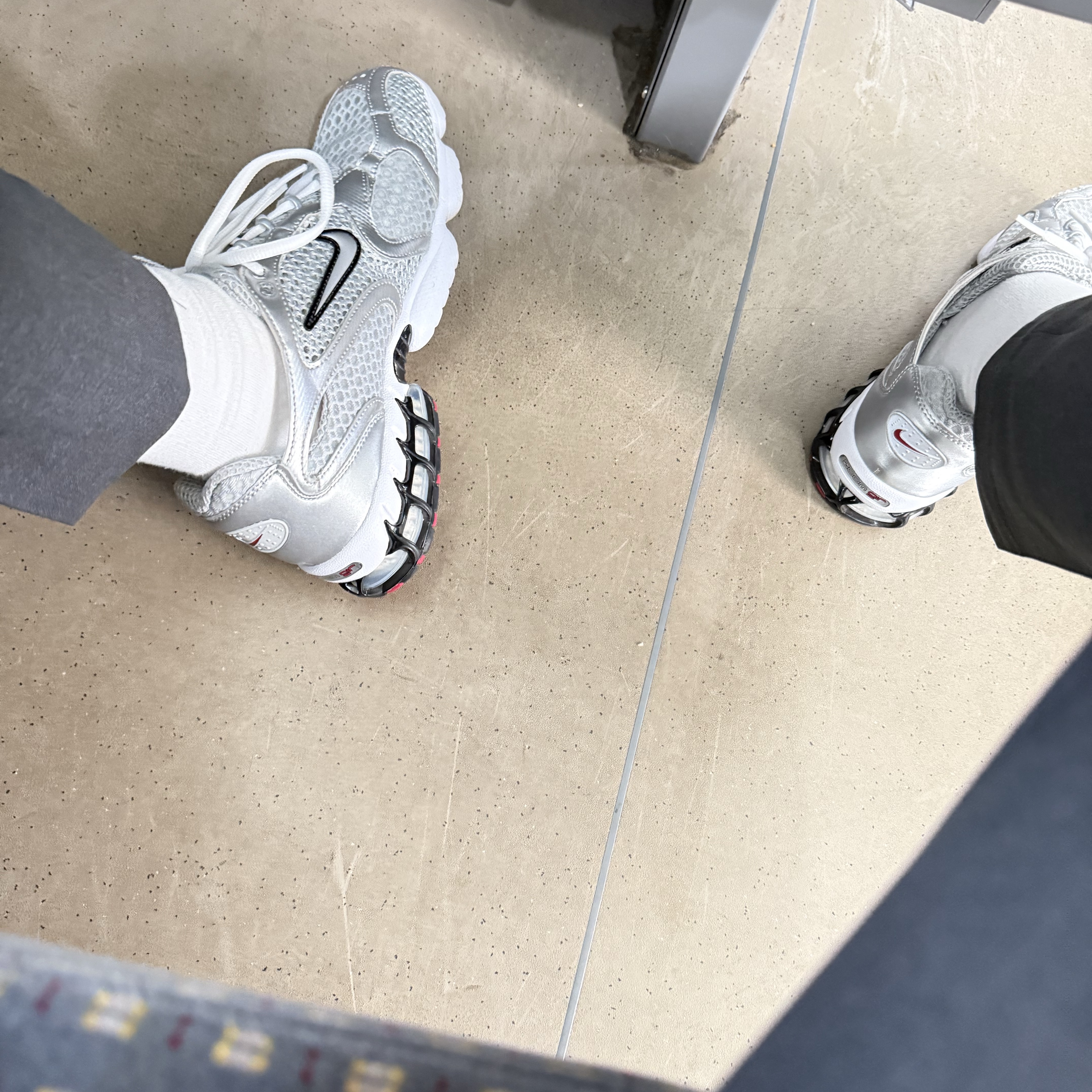 Nike Air Zoom Spiridon Cage 2 Metallic Silver 착용 스타일