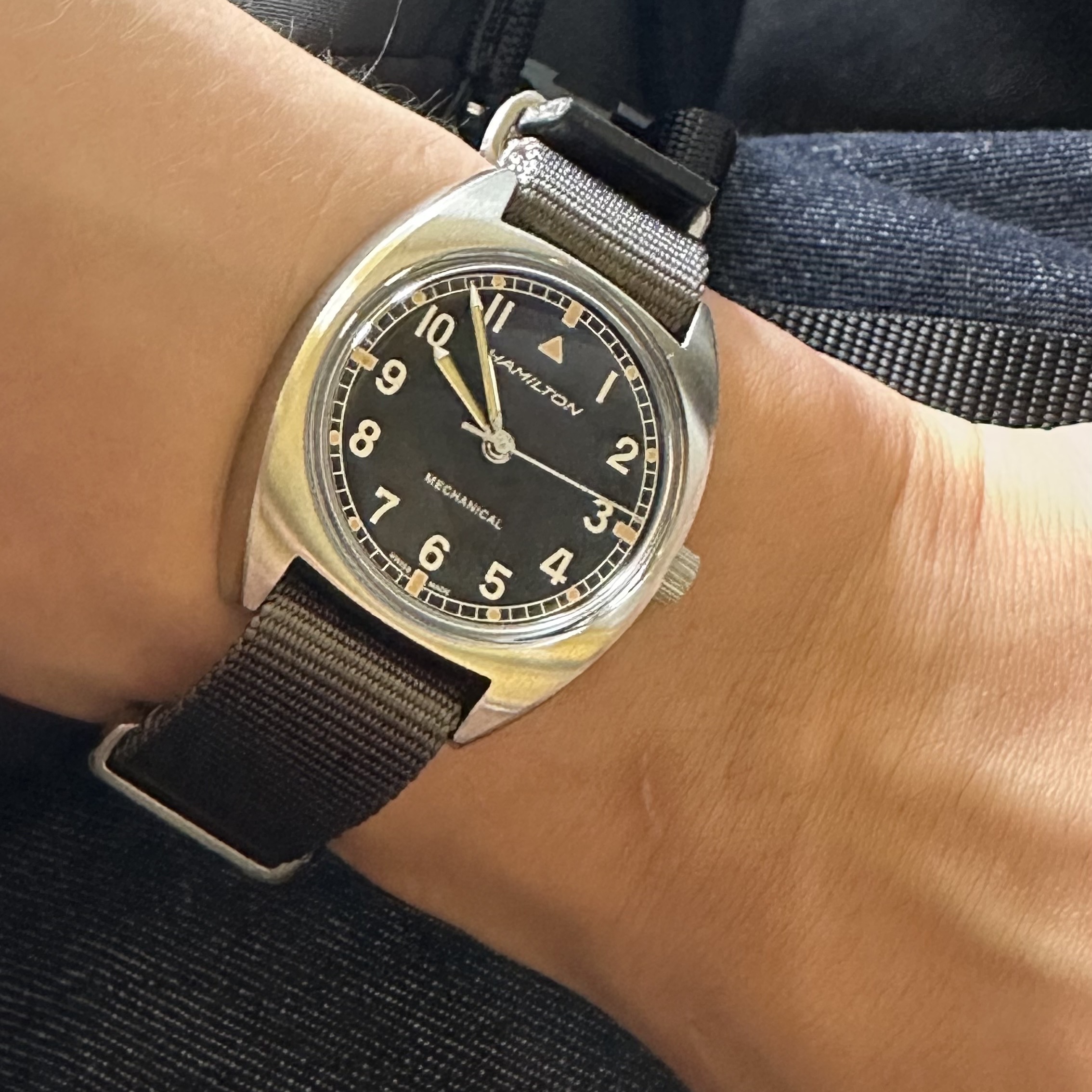 Hamilton Khaki Aviation Pilot Pioneer Mechanical 36mm Nato Strap Black 착용 스타일