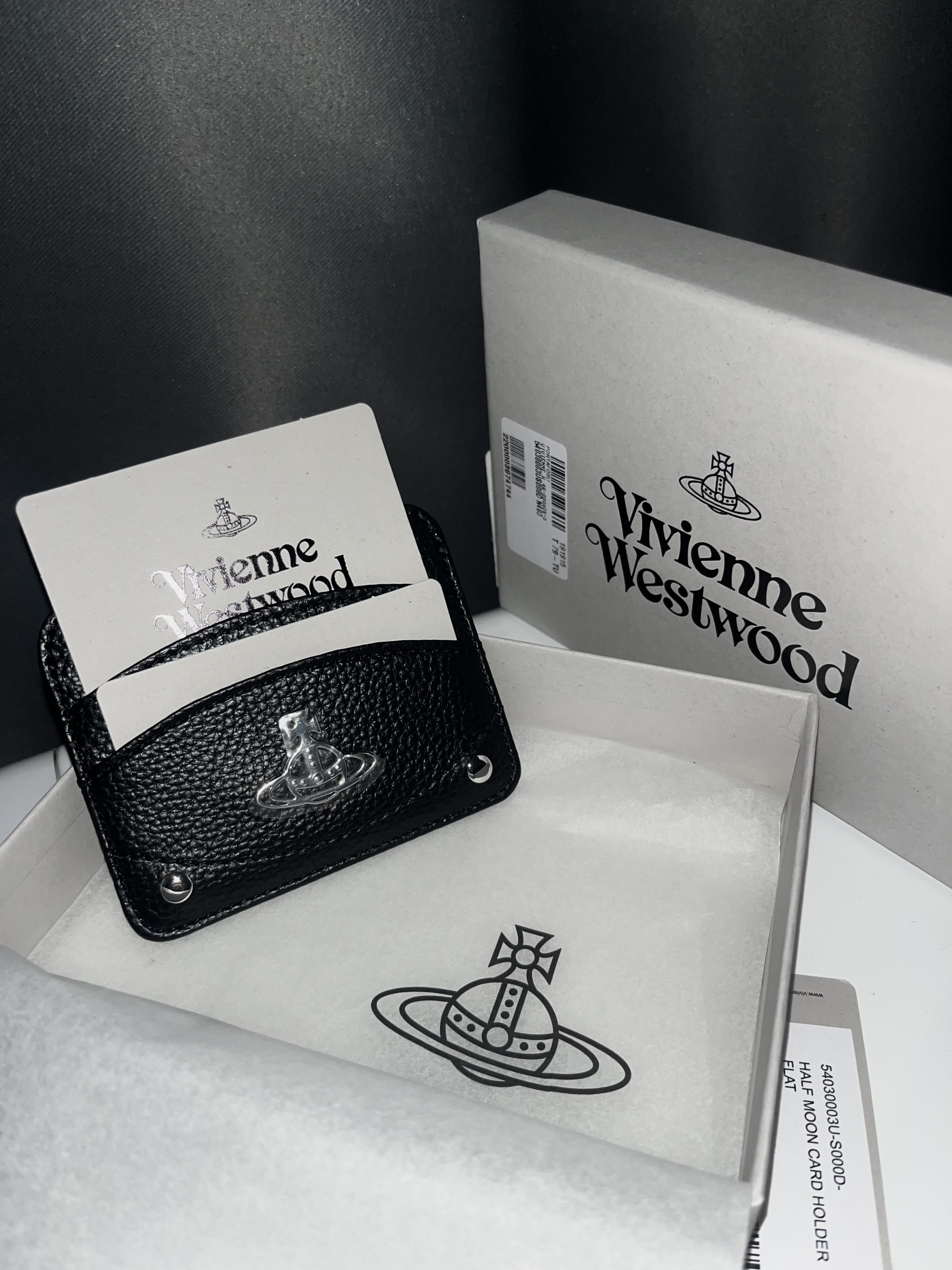 Vivienne Westwood Half Moon Card Holder Black 착용 스타일