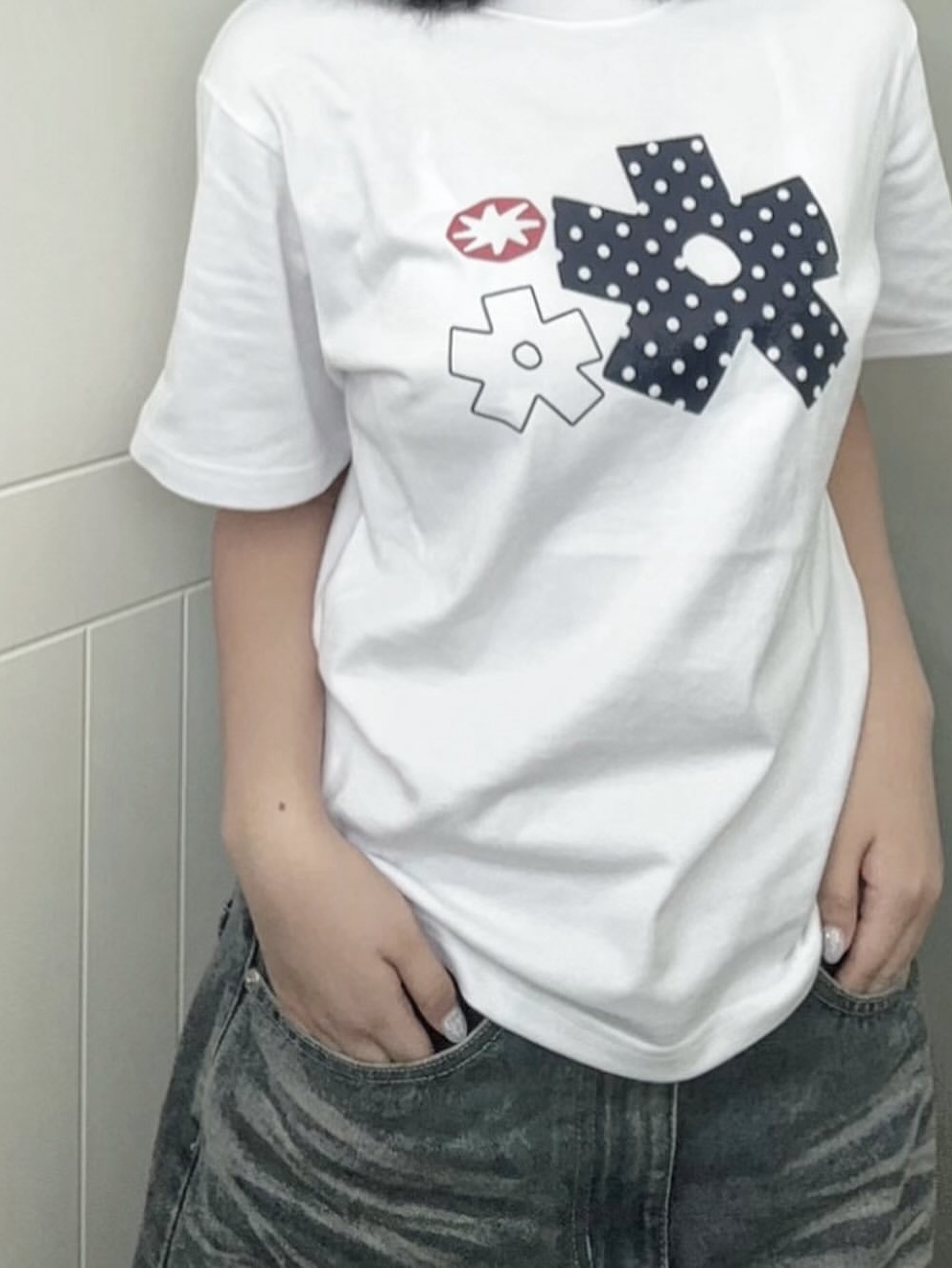 SLOW RECORD HOUSE Polka Dot Star T-Shirt White 착용 스타일 - 2