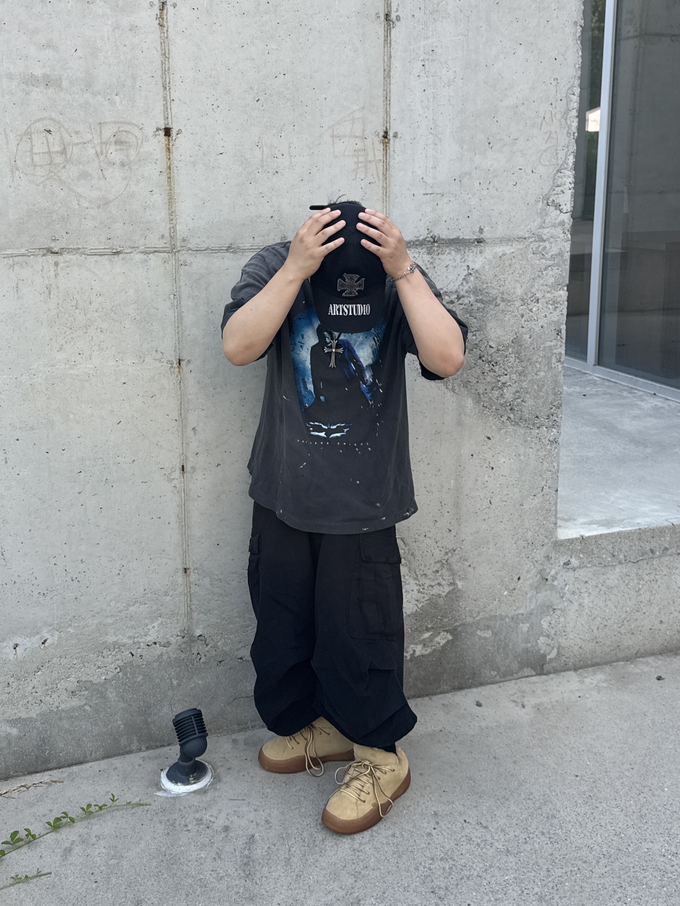Nonnod Side Cargo Shorts Vintage Black 착용 스타일