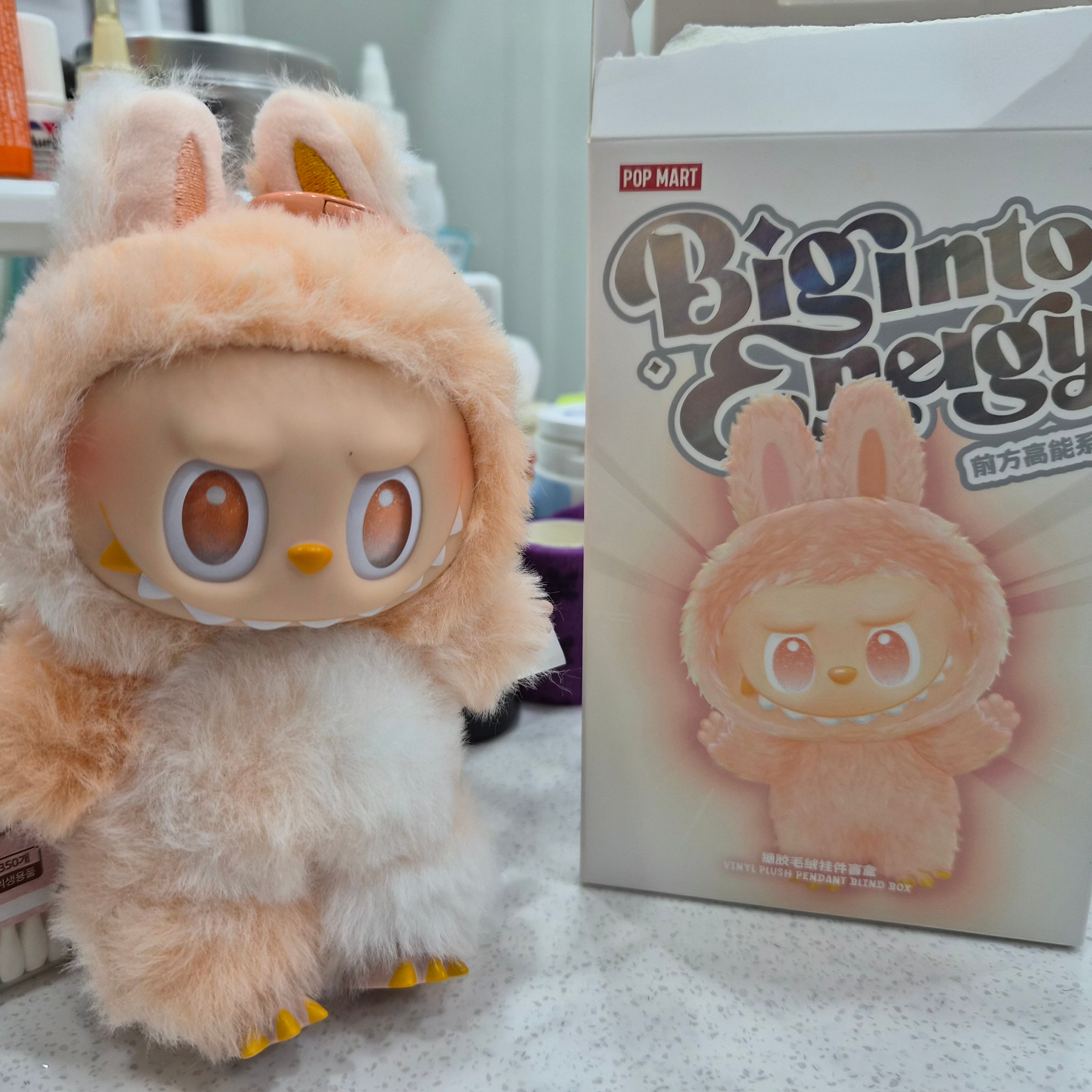 Pop Mart Labubu The Monsters Highlight Series Happiness Keyring (Opened Case), Pop Mart Labubu The Monsters Highlight Series Sealed Case (1 Blind Box) 착용 스타일