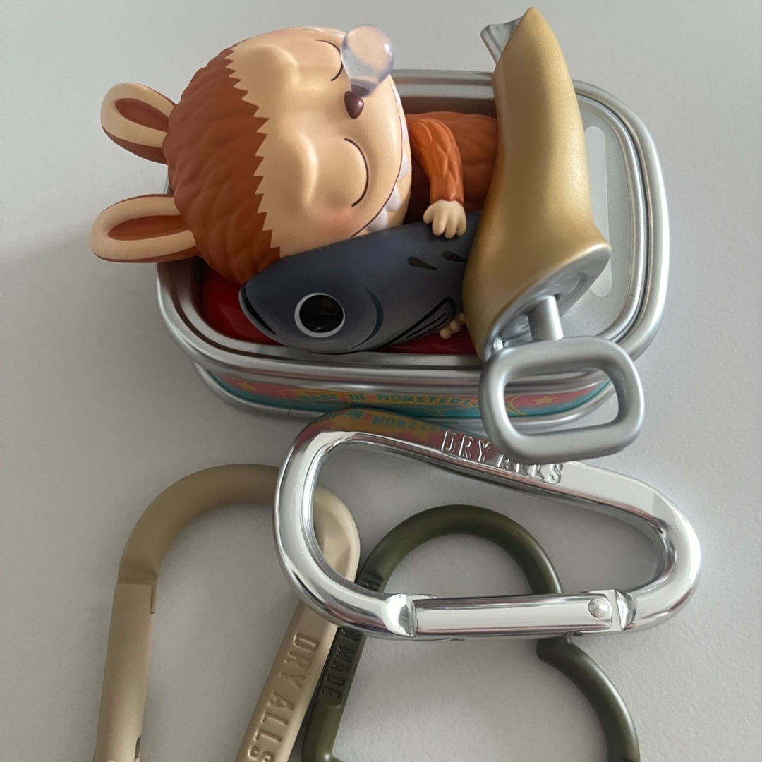 Pop Mart Labubu The Monsters Wacky Mart Series Figures Canned Sardines (Opened Case), Human Made Carabiner 70mm Silver 착용 스타일