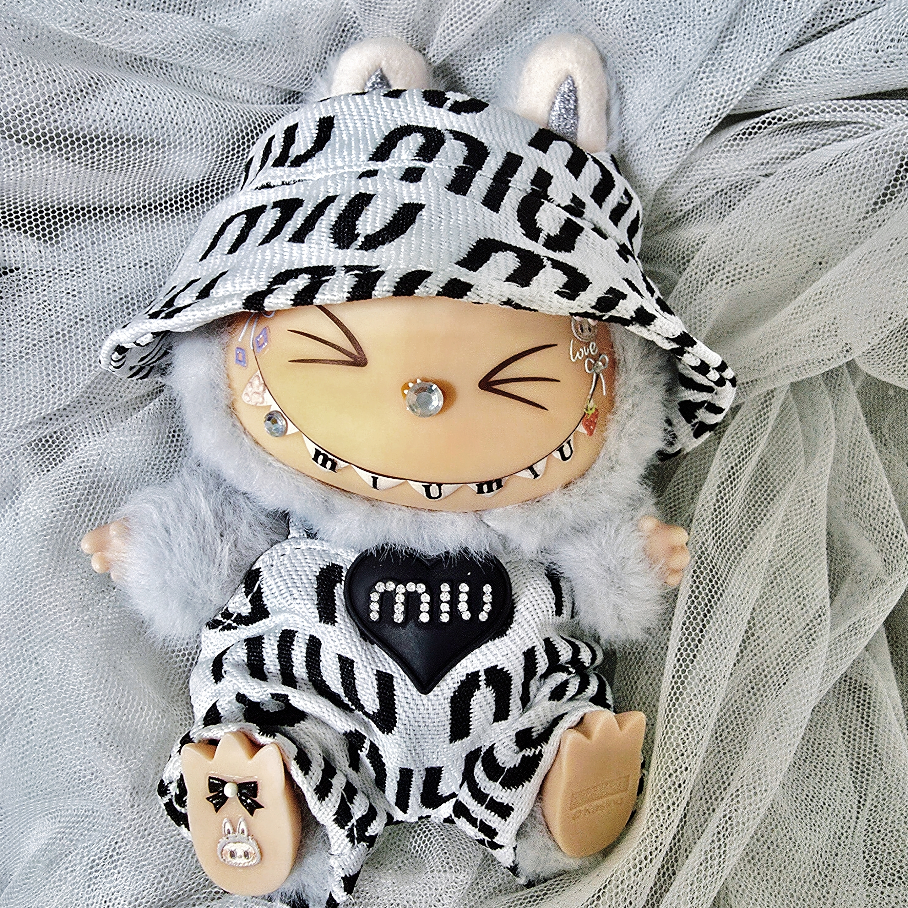 Pop Mart Labubu Let's Play Together Doll Series Hehe Keyring (Opened Case) 착용 스타일 - 2