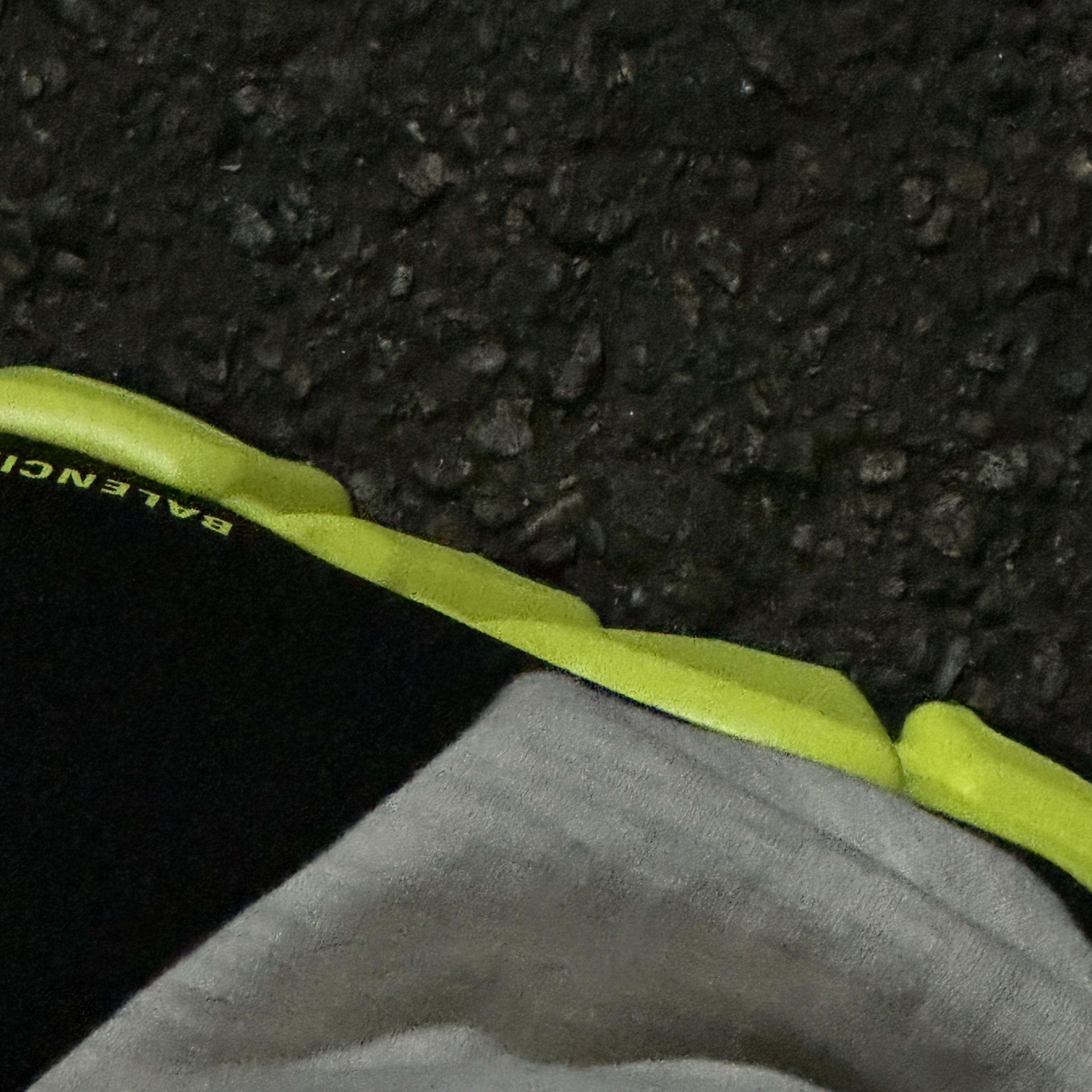 Balenciaga Speed Trainer Black 2021, Balenciaga Speed Trainer Black Yellow 착용 스타일 - 3
