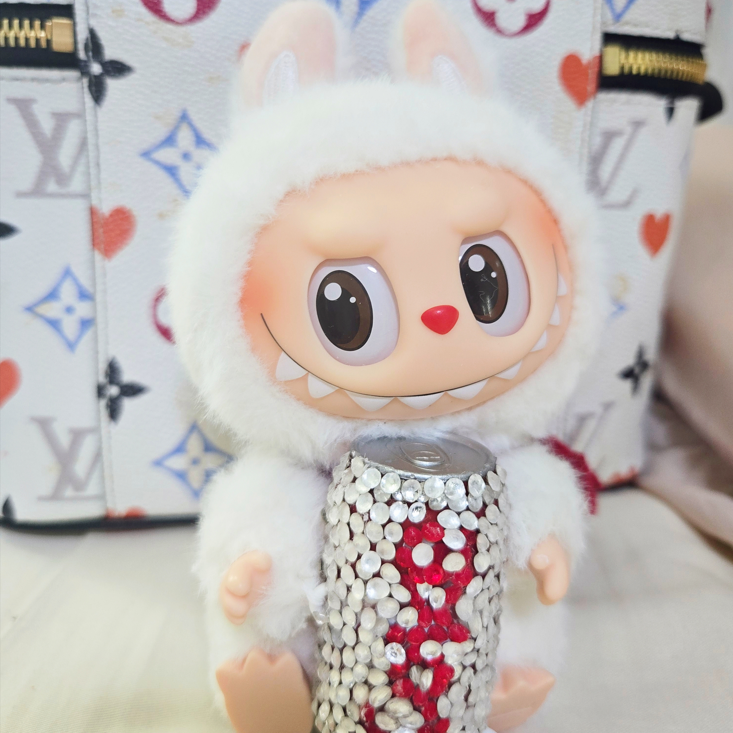 Pop Mart Labubu Coca Cola Series Happy Factor Keyring (Opened Case) 착용 스타일 - 1