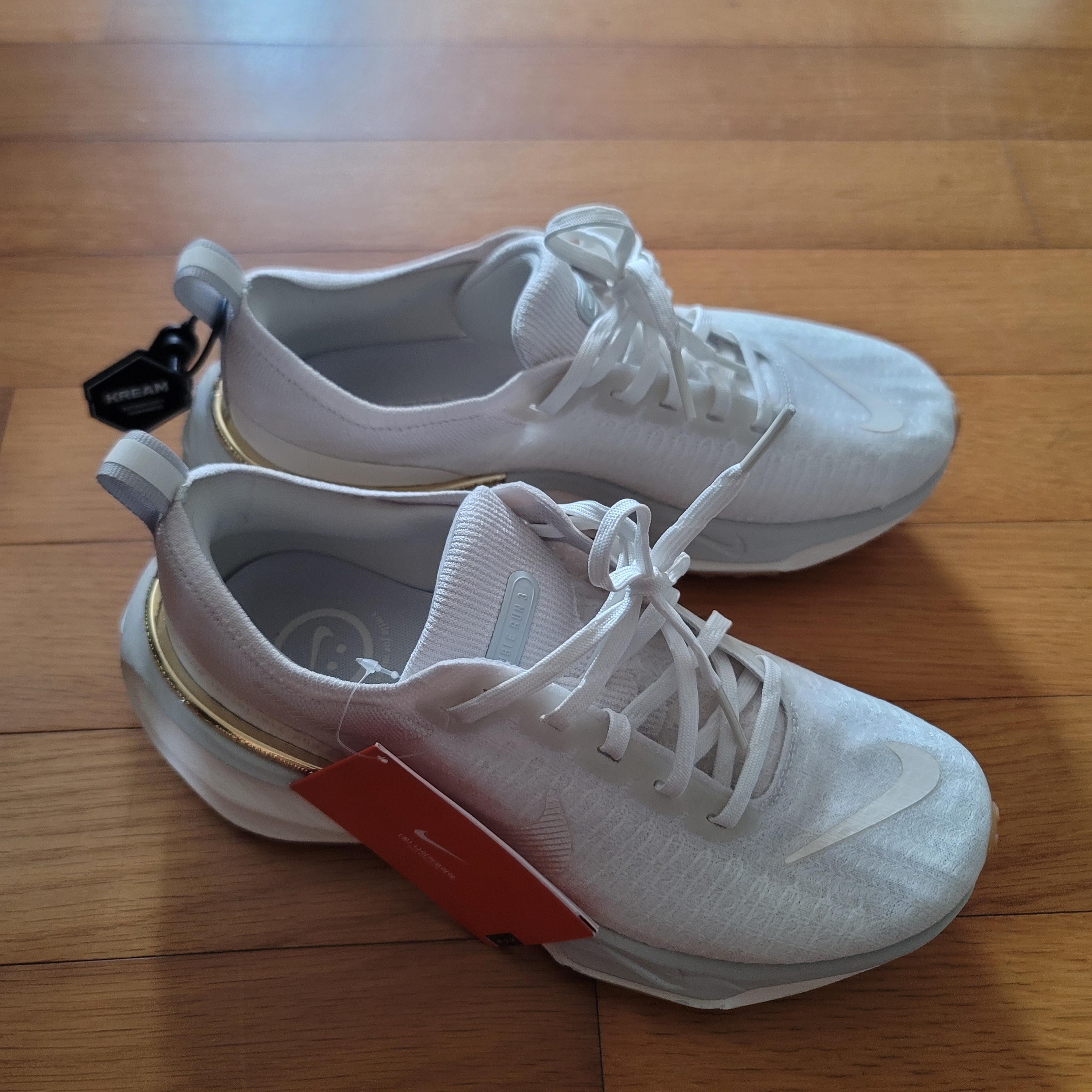 (W) Nike ZoomX Invincible Run 3 Light Bone Sail 착용 스타일 - 2