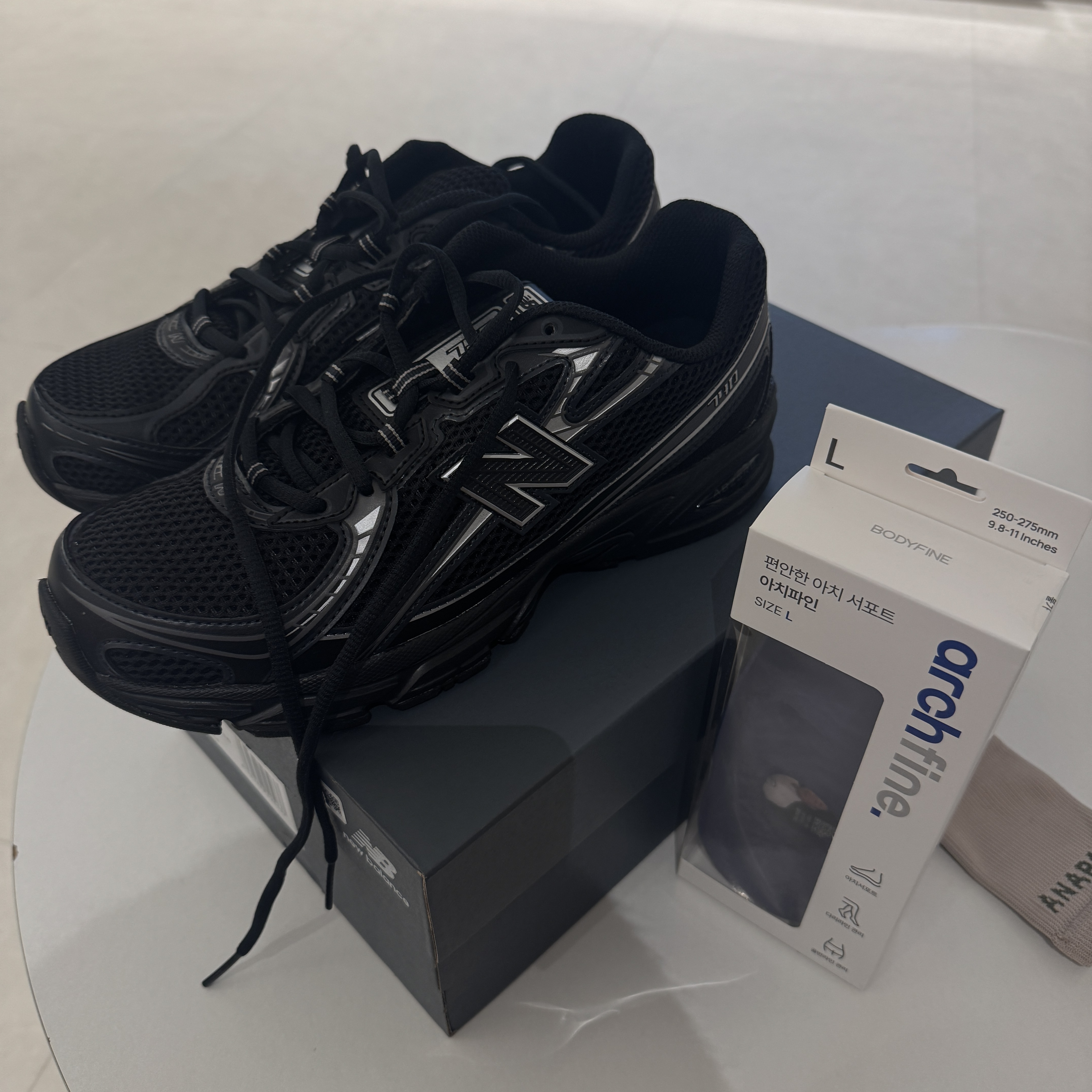 New Balance 740v2 Black Silver Metallic 착용 스타일