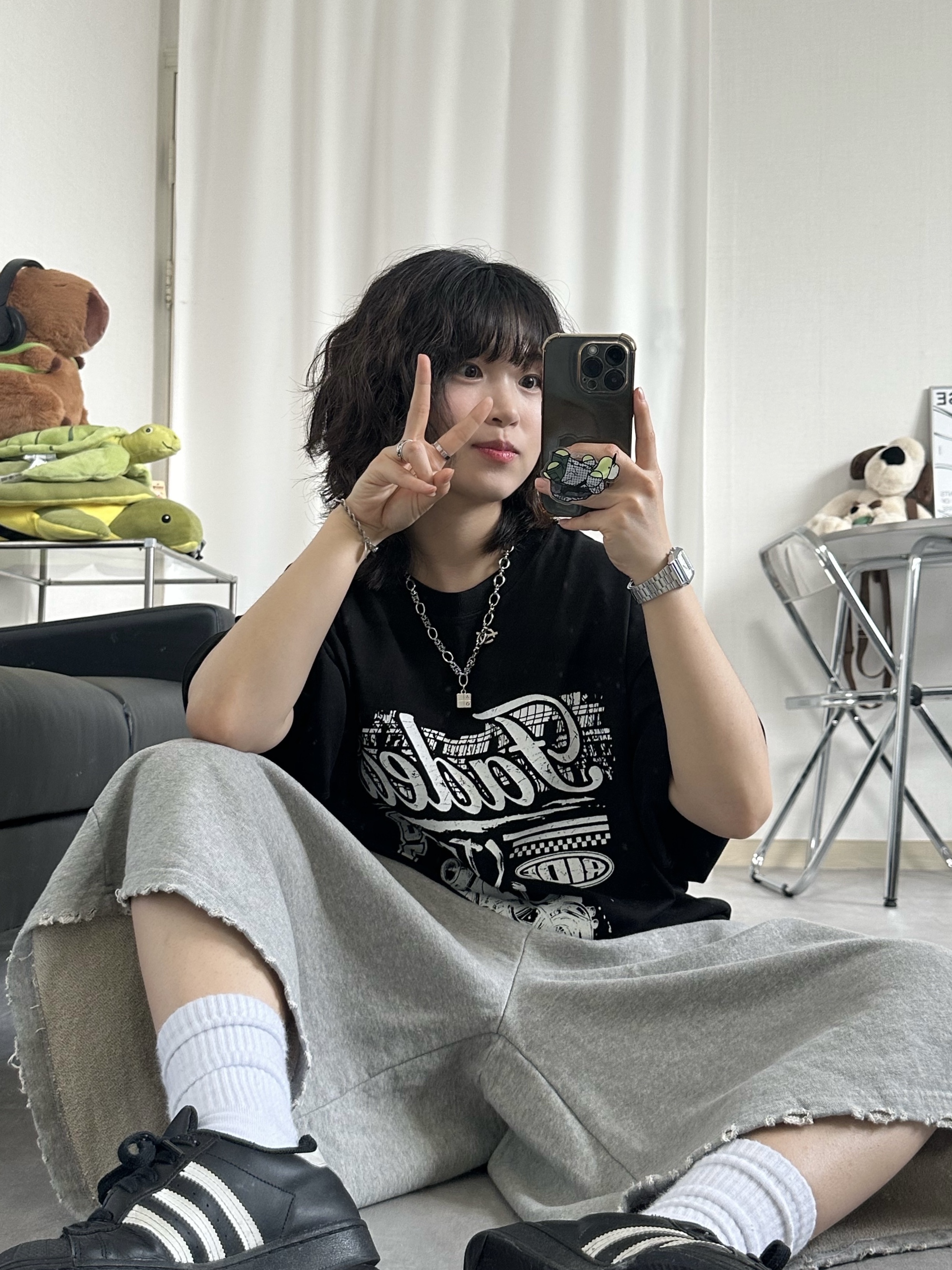 Adidas Superstar Core Black White 착용 스타일 - 5