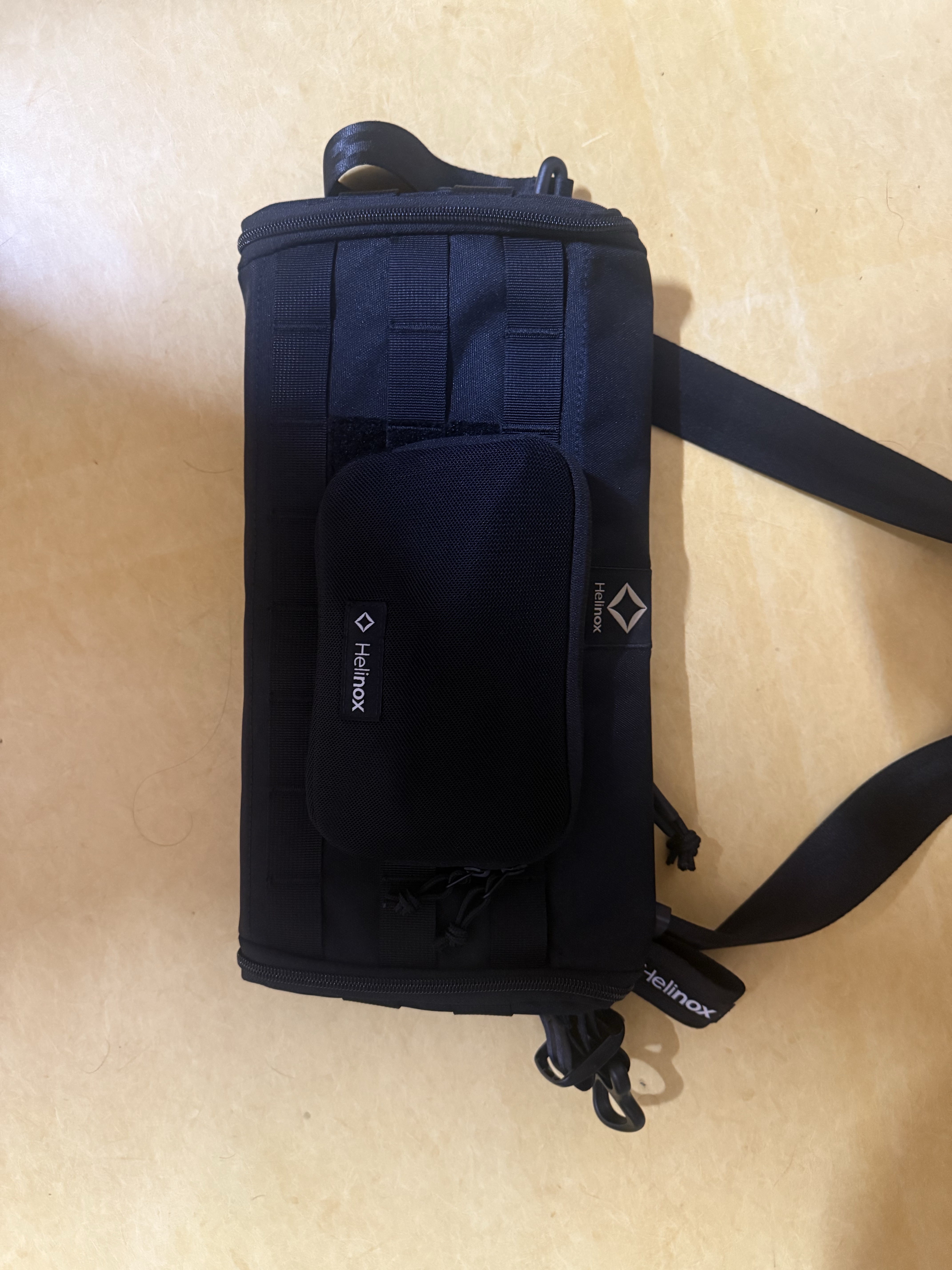 Helinox Shoulder Strap & Pouch Black, Helinox Tactical Side Storage Slim S Black 착용 스타일