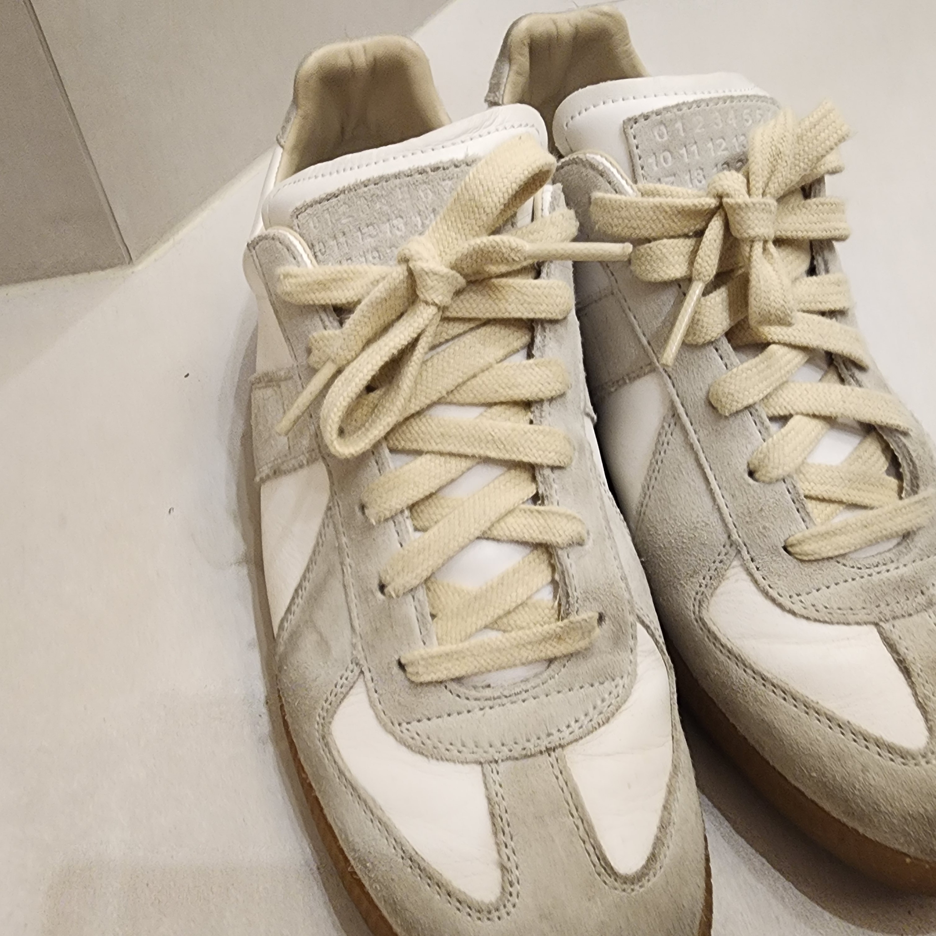 Maison Margiela Calfskin Replica Sneakers 착용 스타일
