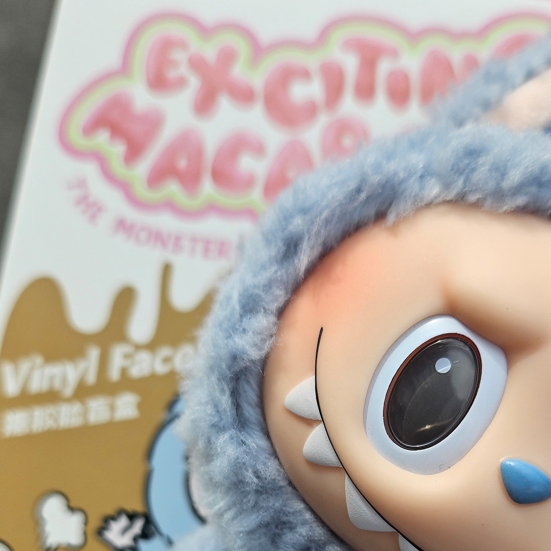 Pop Mart Labubu The Monsters Labubu Tasty Macarons Series Sea Salt Coconut Keyring, Pop Mart Skullpanda L’Impressionnisme Series Plush Doll Windflower (Opened Case) 착용 스타일 - 2