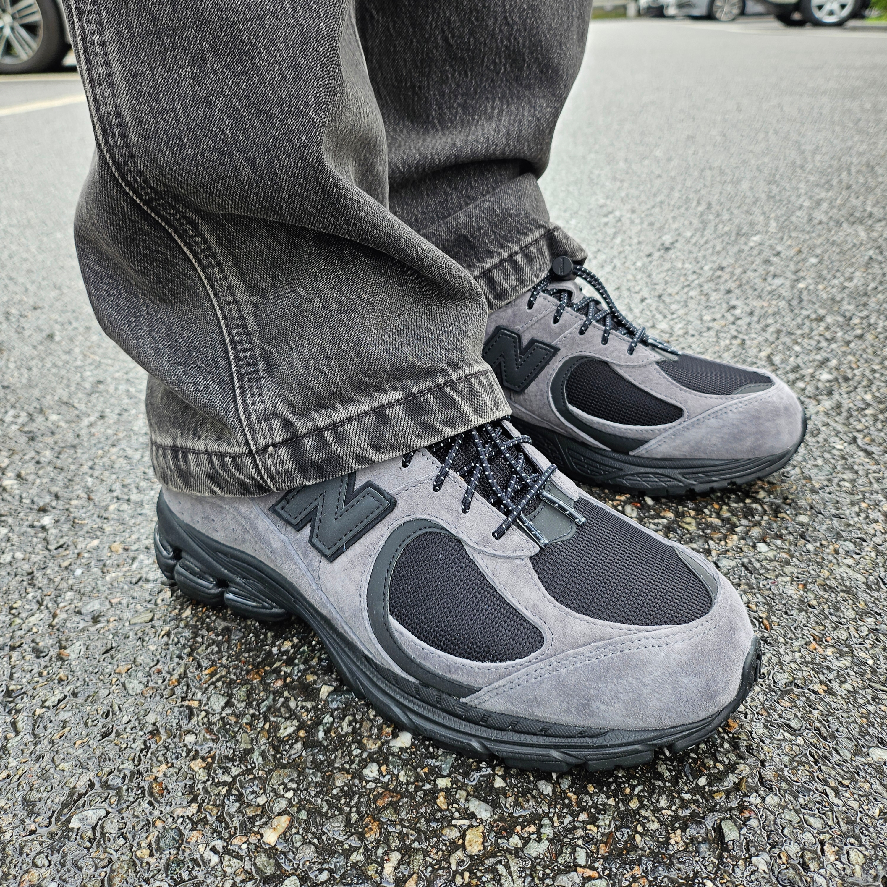 New Balance x JJJJound 2002R Gore-Tex Charcoal 착용 스타일