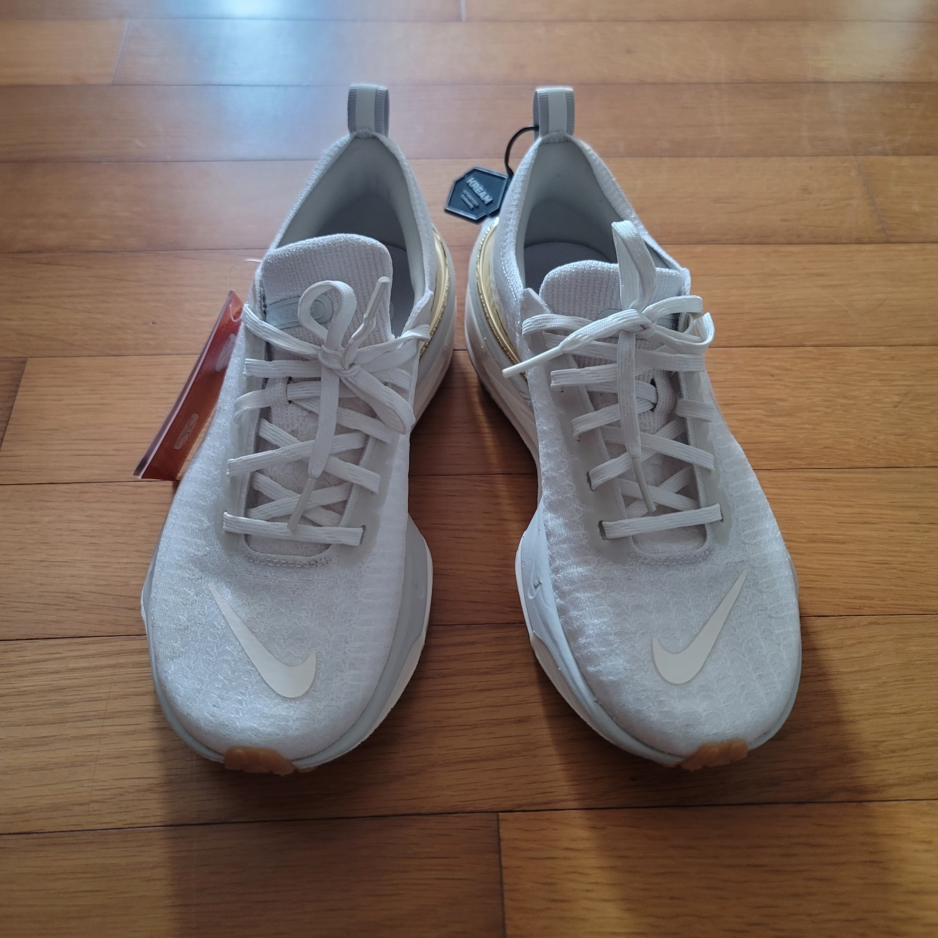 (W) Nike ZoomX Invincible Run 3 Light Bone Sail 착용 스타일 - 1