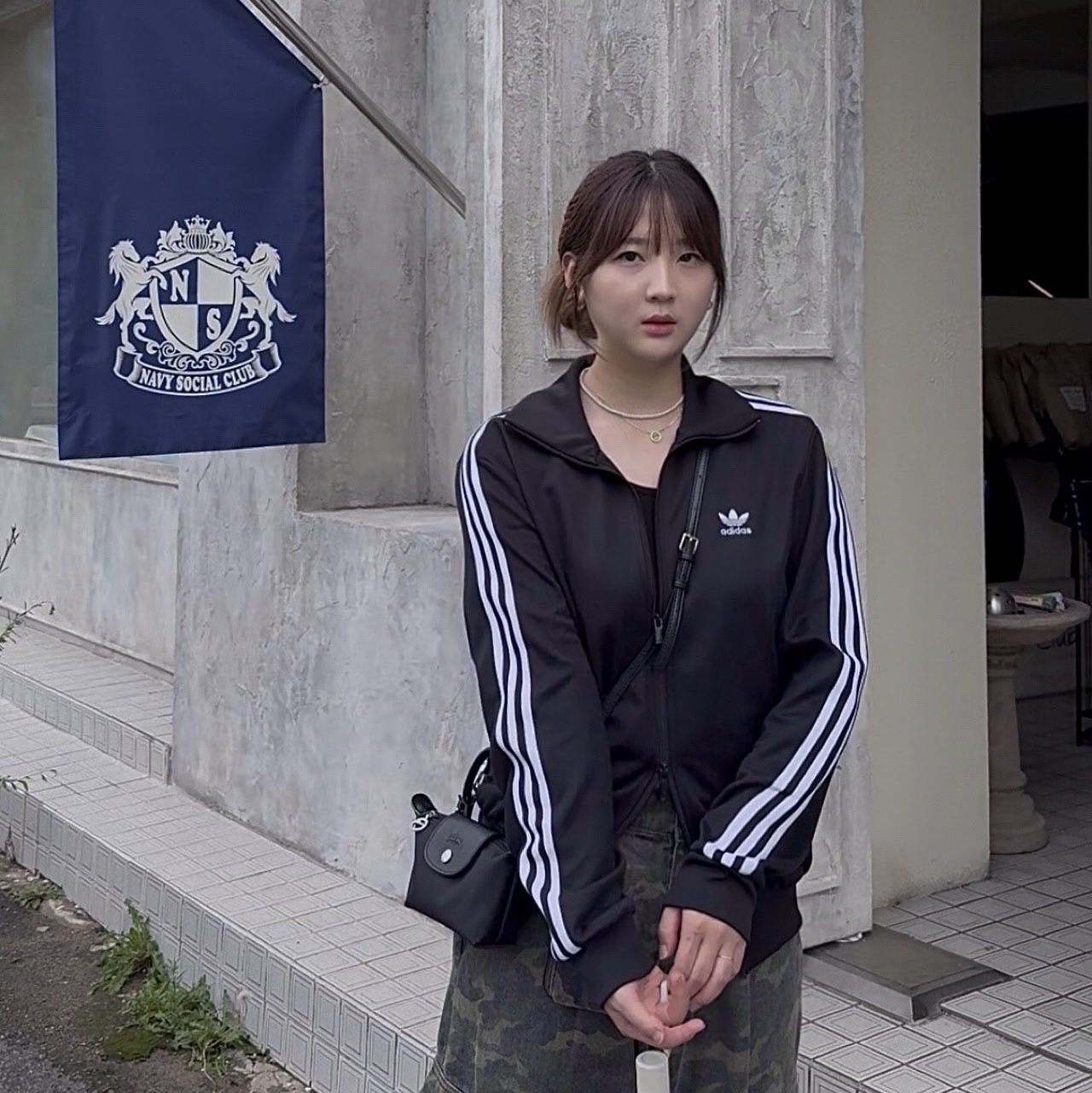 Adidas Adicolor Classic Beckenbauer Track Top Black - KR Sizing, Longchamp Le Pliage Green Handle Pouch Black 착용 스타일 - 2