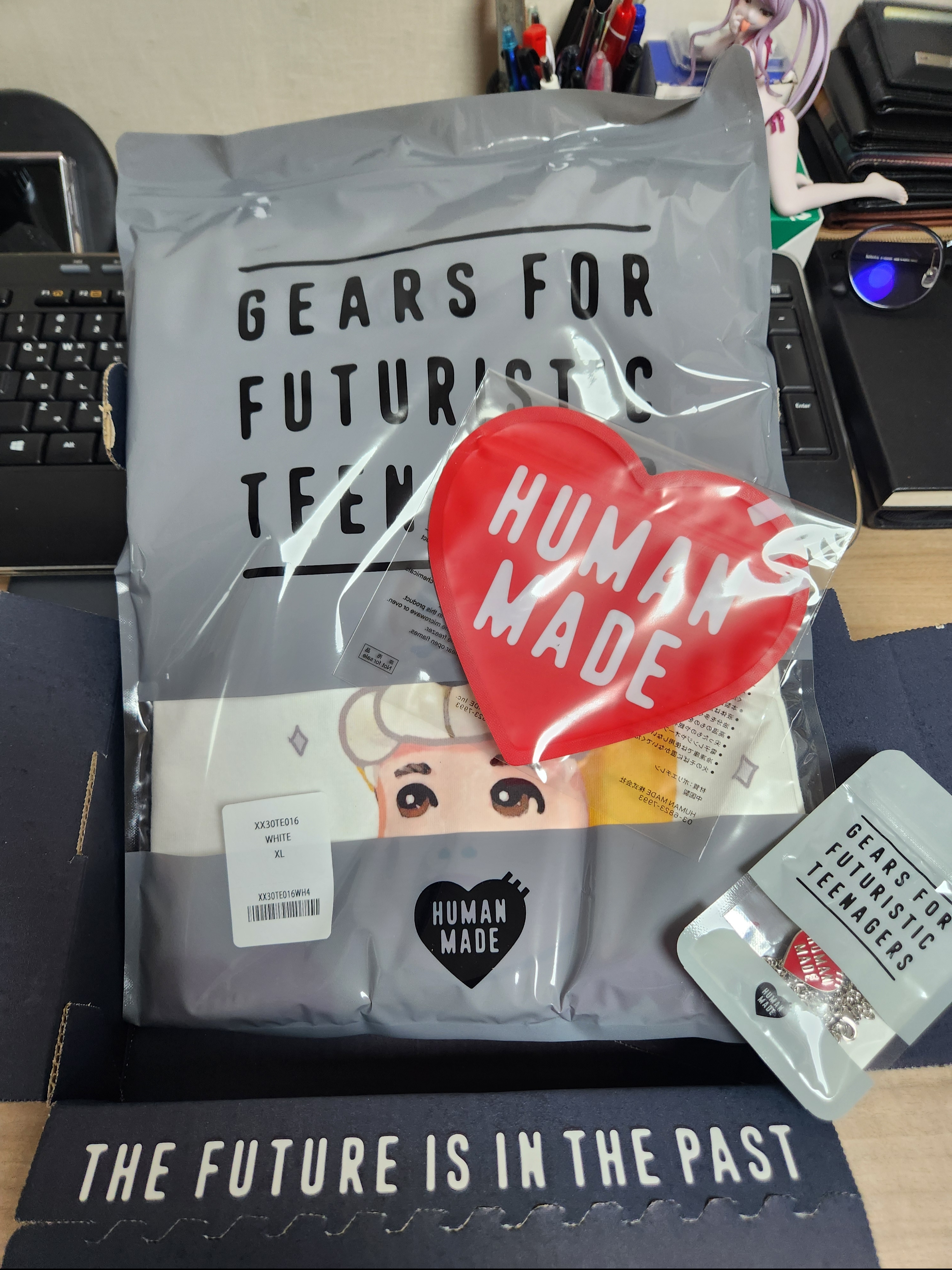 Human Made Keiko Sootome T-Shirt Side B White, Human Made Heart Necklace Red 착용 스타일