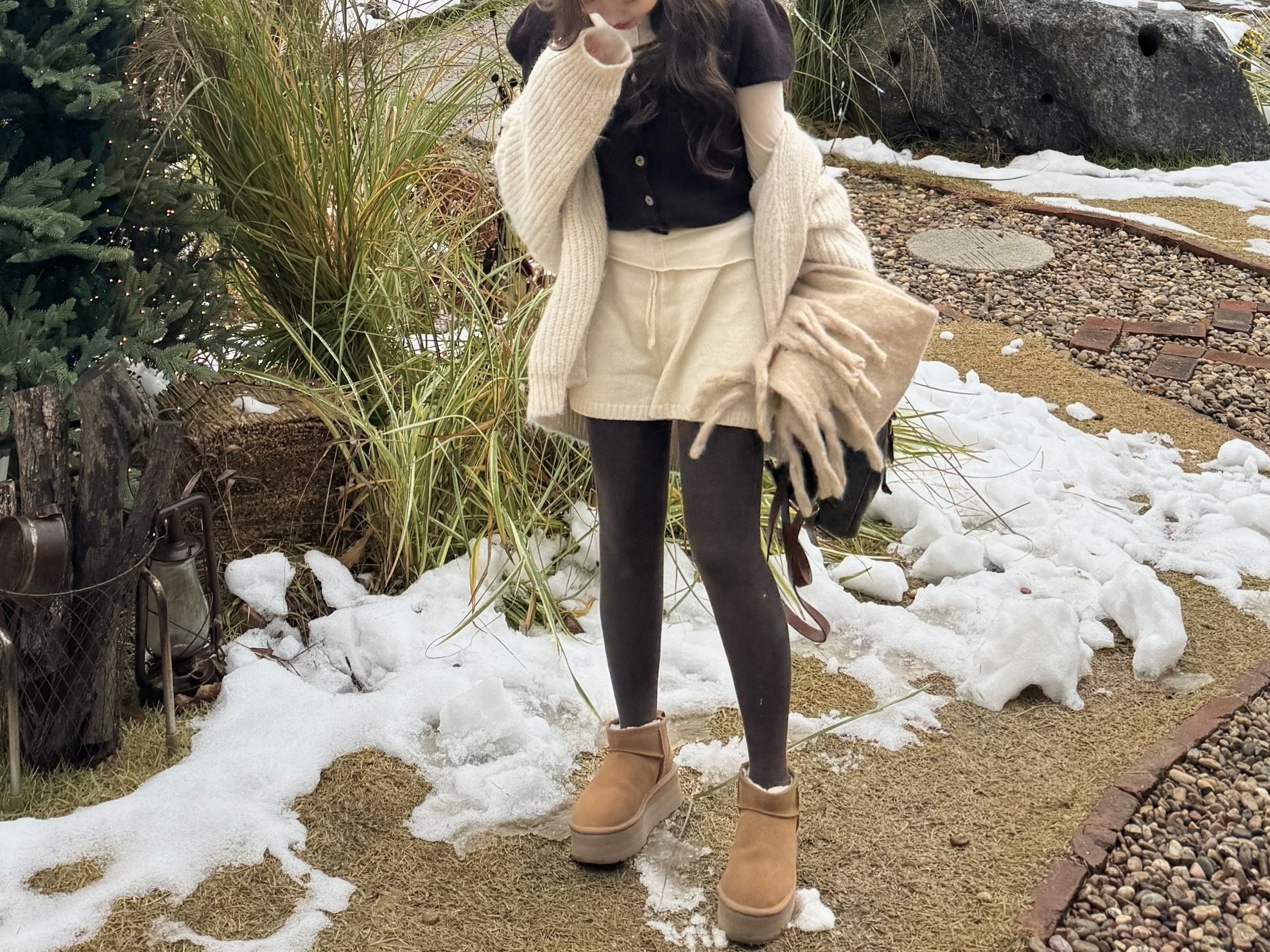 (W) UGG Classic Ultra Mini Platform Boots Chestnut 착용 스타일