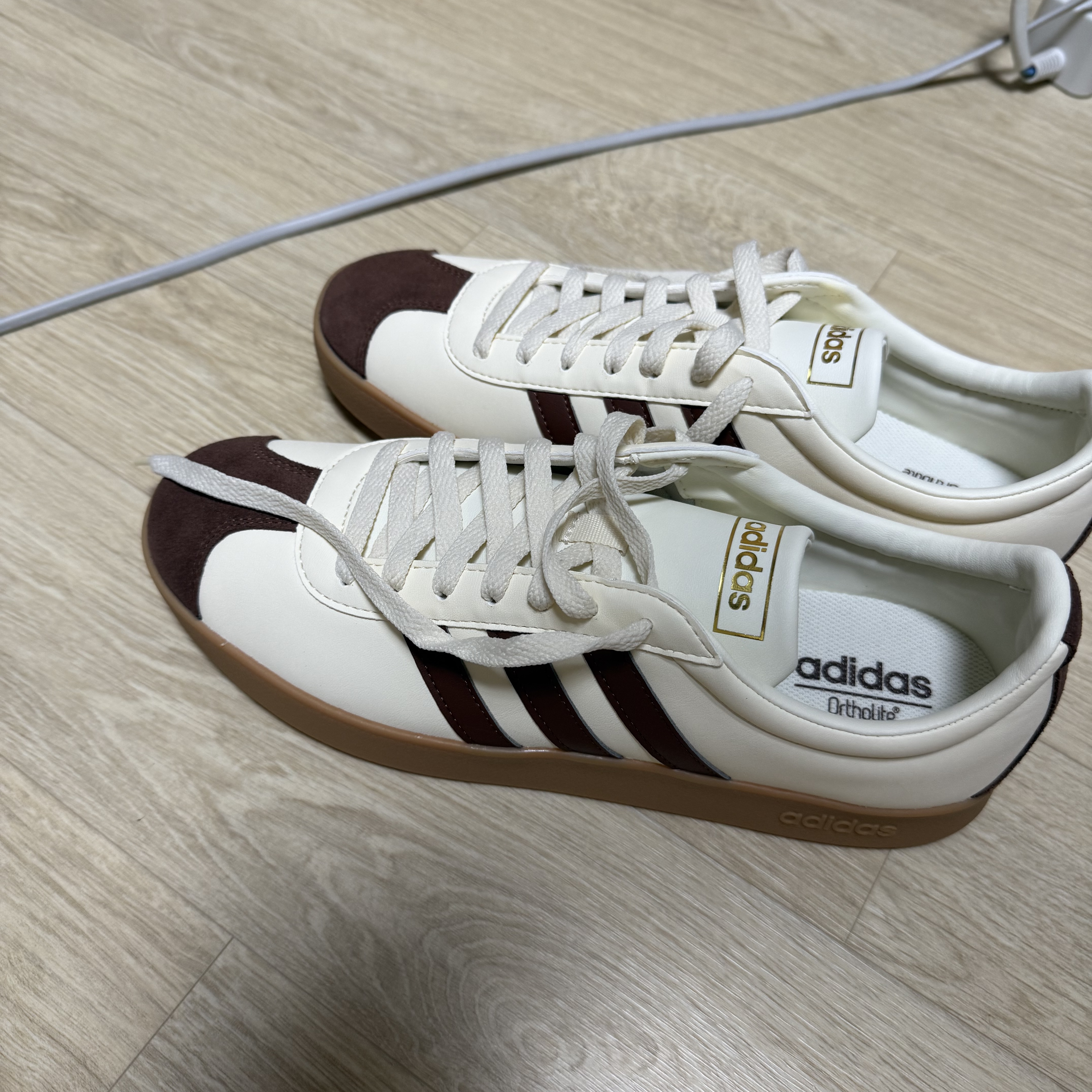 Adidas VL Court 2.0 Cream Brown 착용 스타일