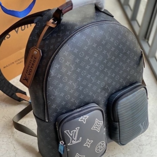 Louis Vuitton Multipocket Backpack Monogram Eclipse Patchwork Multicolor 착용 스타일 - 2