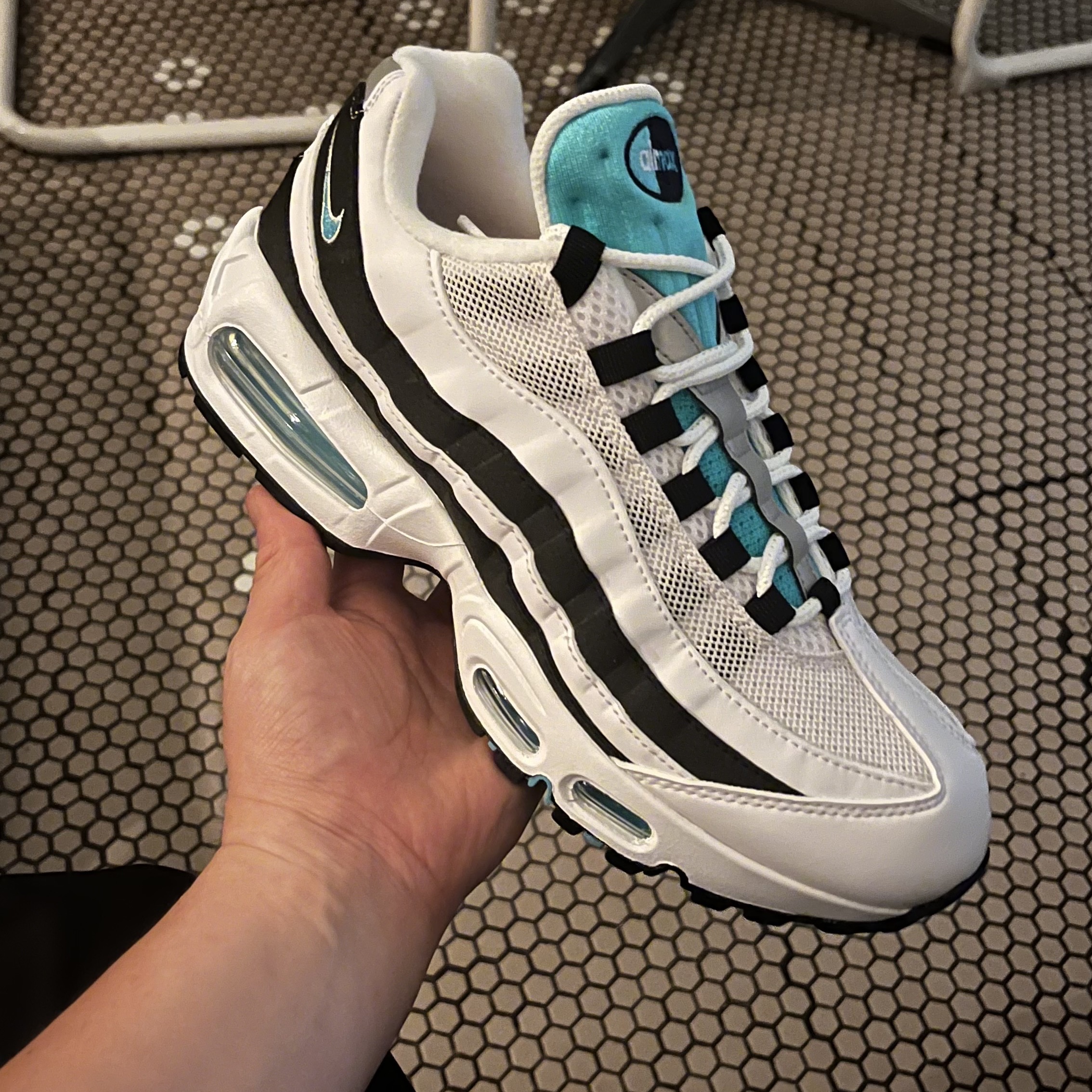 Nike Air Max 95 OG White and Black 착용 스타일 - 2
