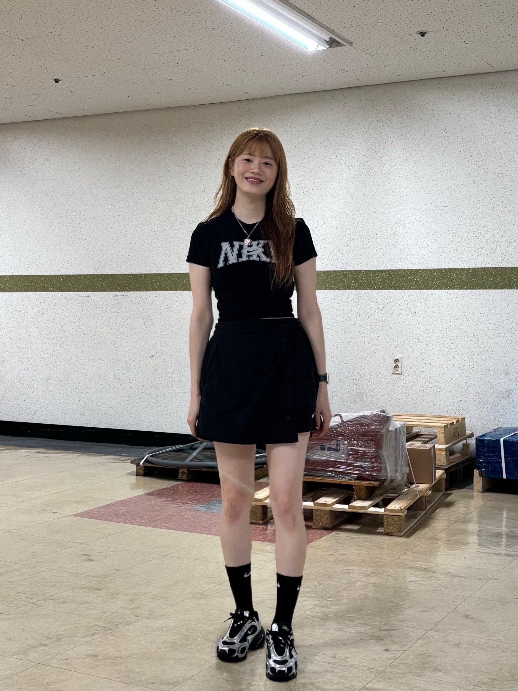 (W) Nike Air Max Muse Black and Metallic Silver, (W) Nike NSW Essential Woven Skort Black White - Asia 착용 스타일 - 4
