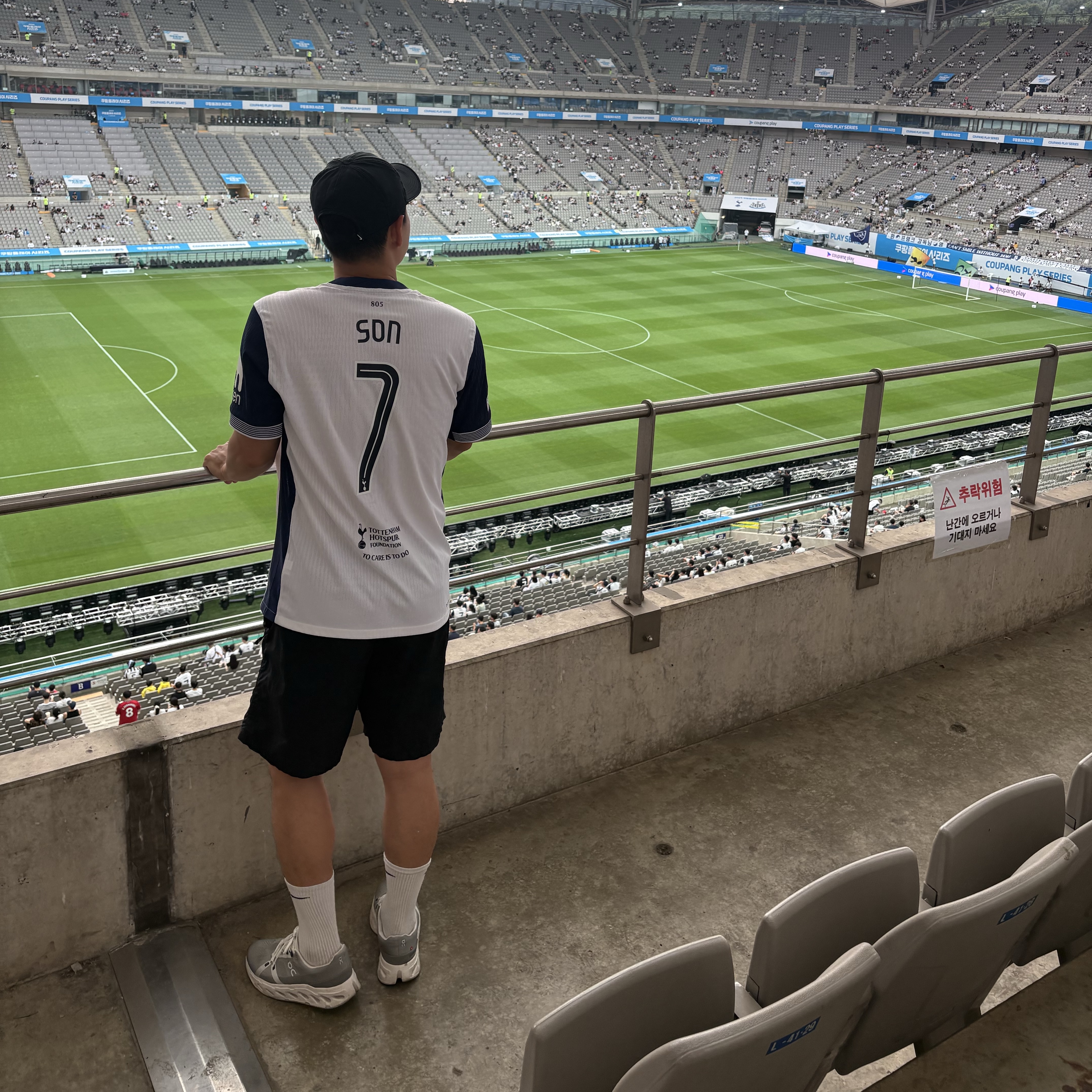 Nike Tottenham Hotspur 2024/25 Dri-Fit ADV Match Home Authentic Jersey White (Non Marking Ver.), On Running Cloudeclipse Alloy White 착용 스타일 - 3