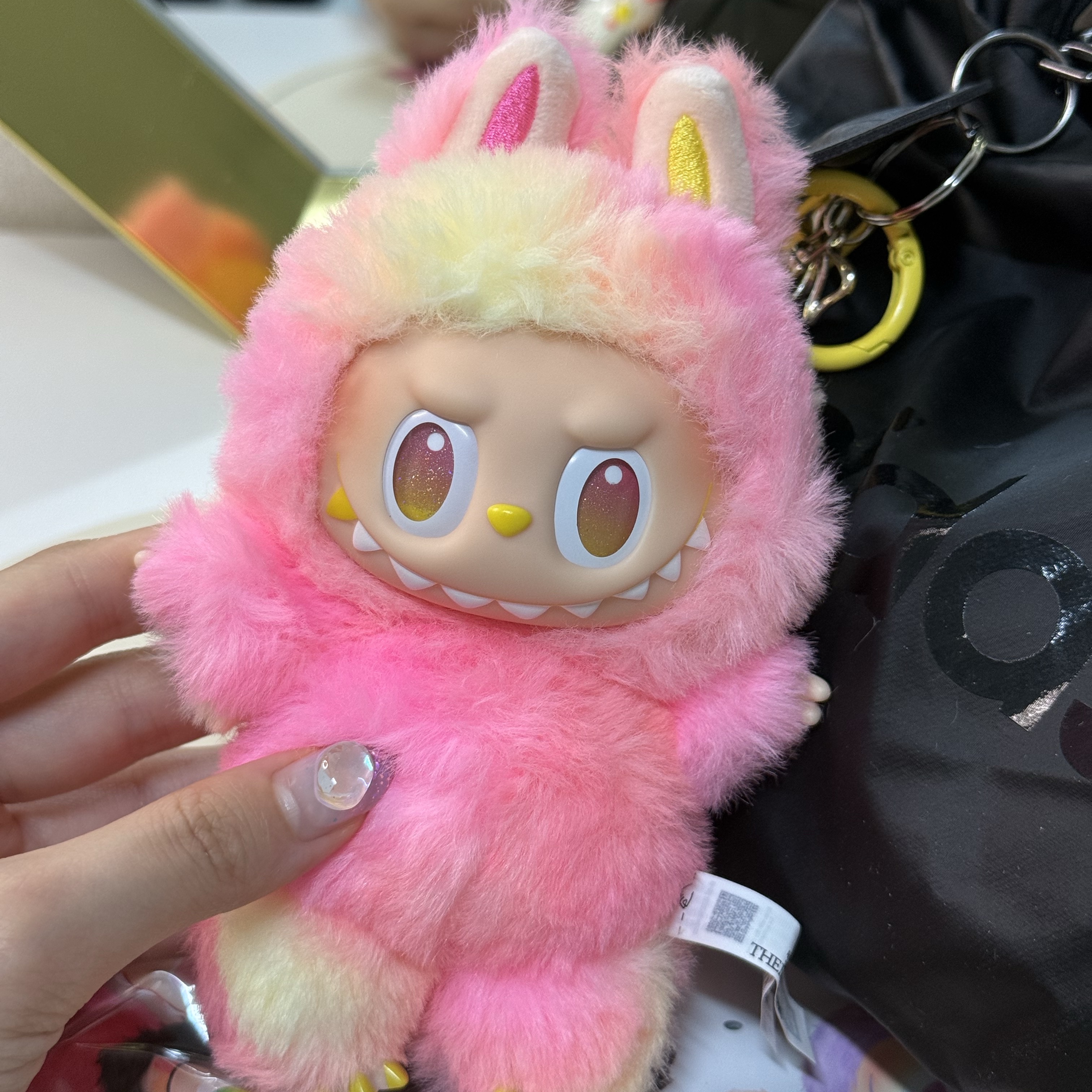 Pop Mart Labubu The Monsters Highlight Series Sealed Case (1 Blind Box) 착용 스타일