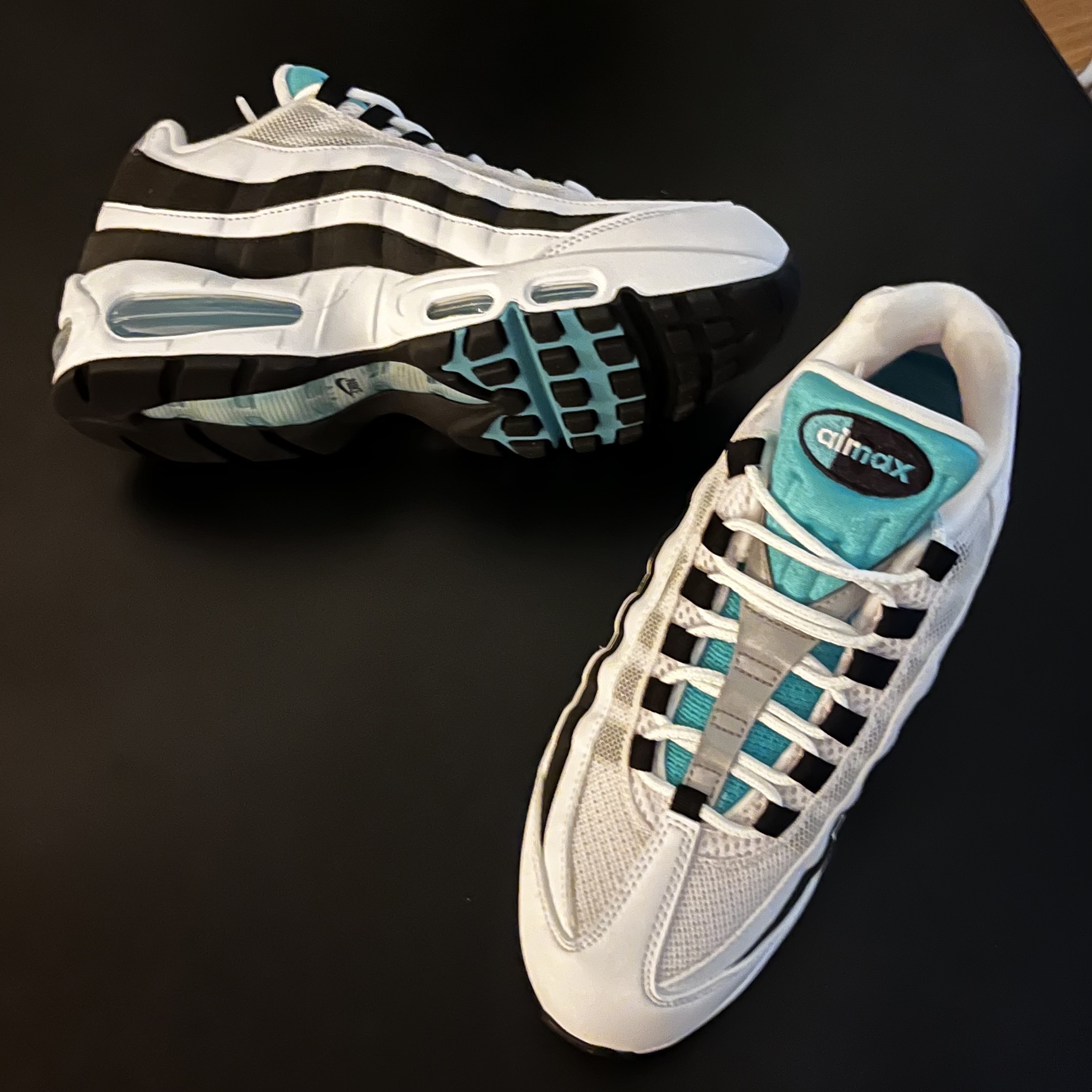 Nike Air Max 95 OG White and Black 착용 스타일 - 1