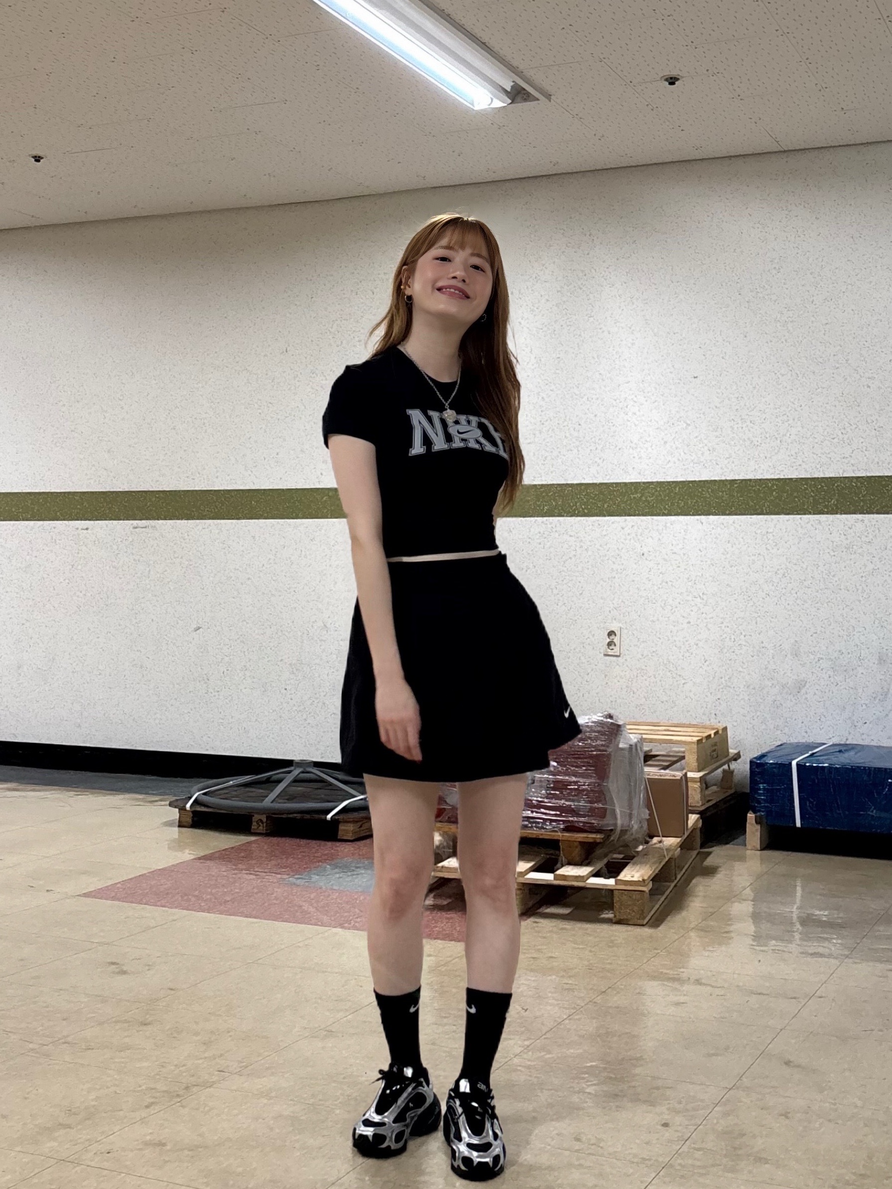 (W) Nike Air Max Muse Black and Metallic Silver, (W) Nike NSW Essential Woven Skort Black White - Asia 착용 스타일 - 3